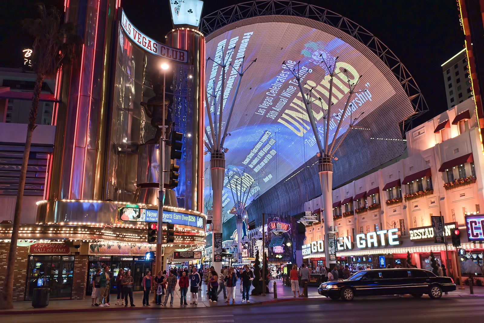 Las Vegas installs downtown Gateway Arches landmark - Los Angeles Times