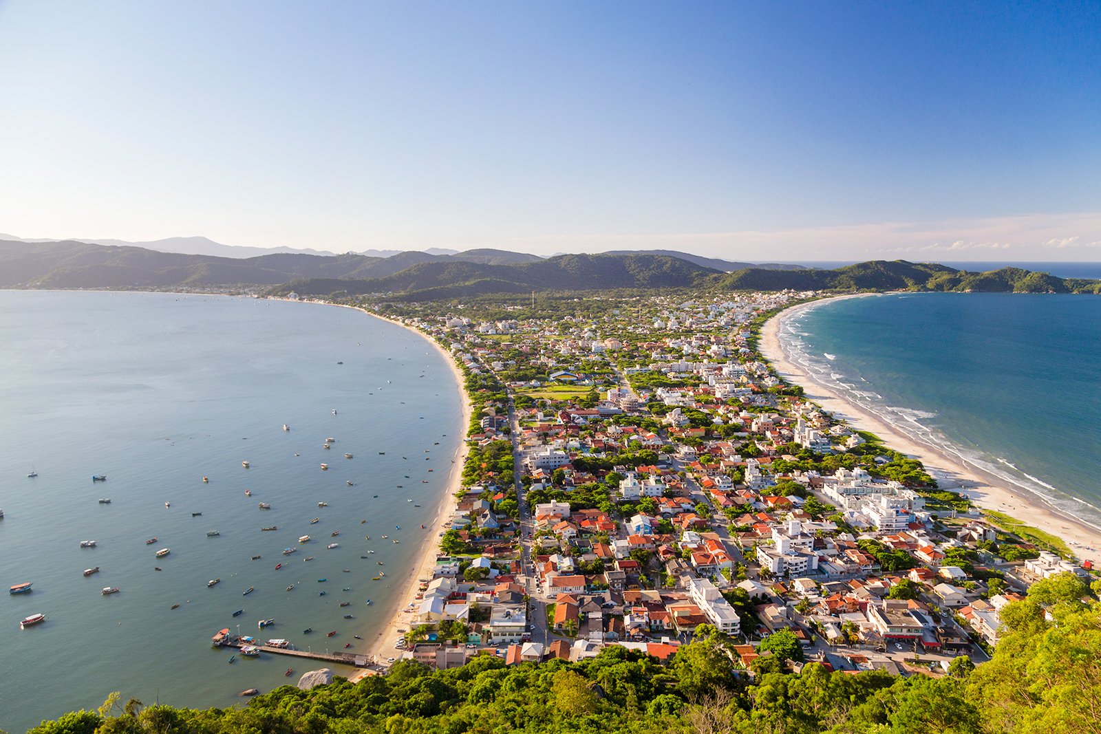 Nice weather, a quiet beach and exciting chess battles in Brazil