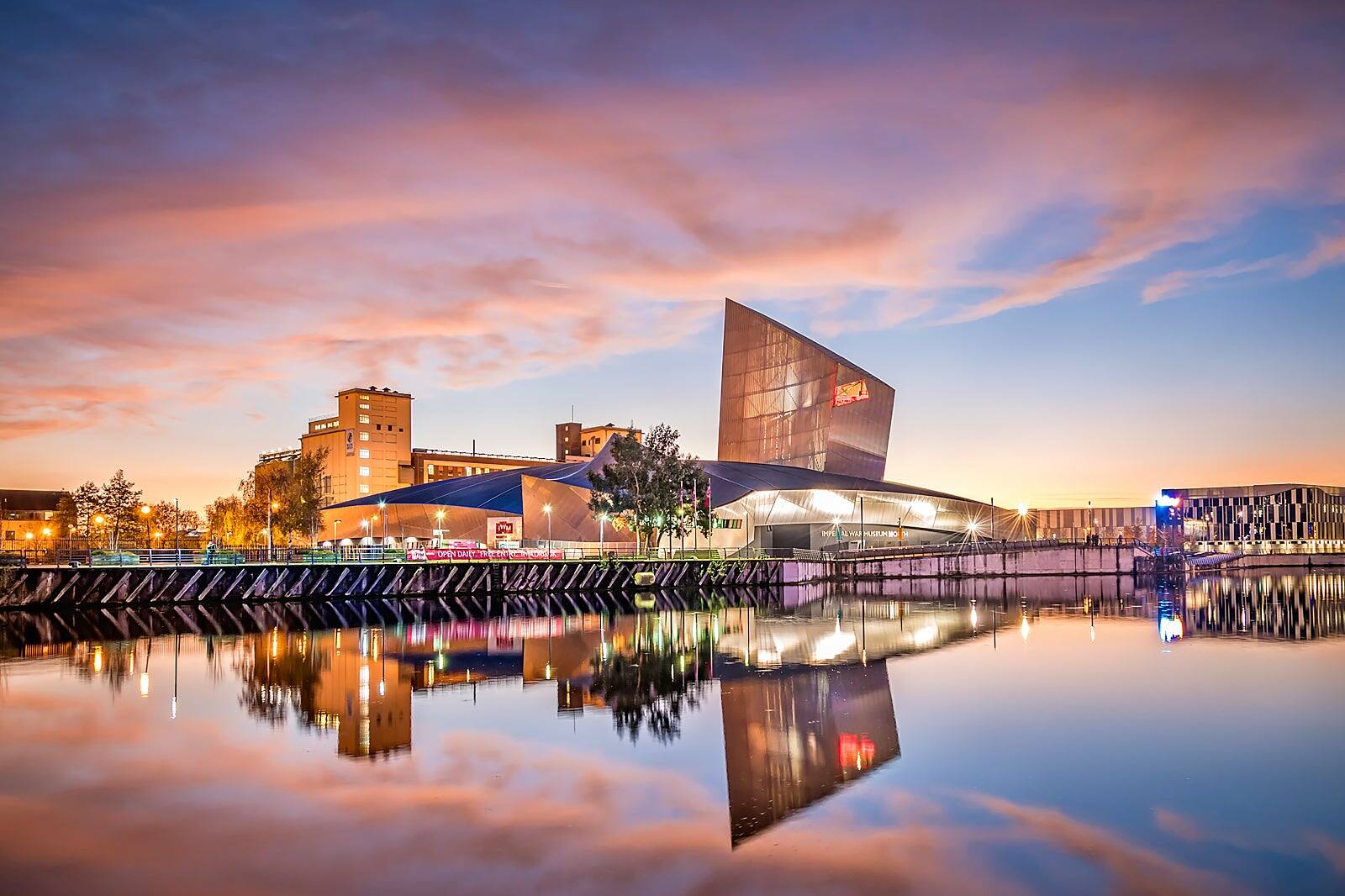 Manchester Buildinga 10 Most Iconic Buildings in Manchester - Discover the Most Famous ...