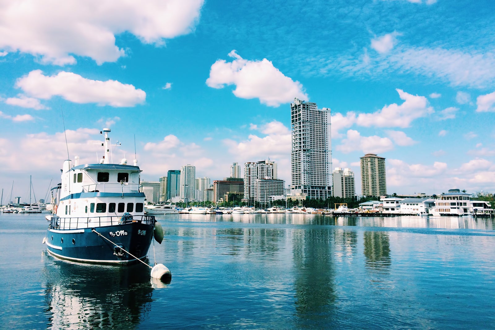 Manila Baywalk - A Fun Sunset Spot in Manila - Go Guides