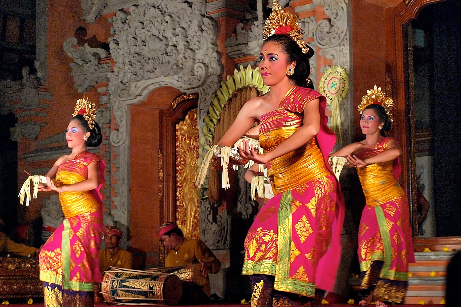 Legong Dance In Bali Classical Balinese Dance Performance Go Guides