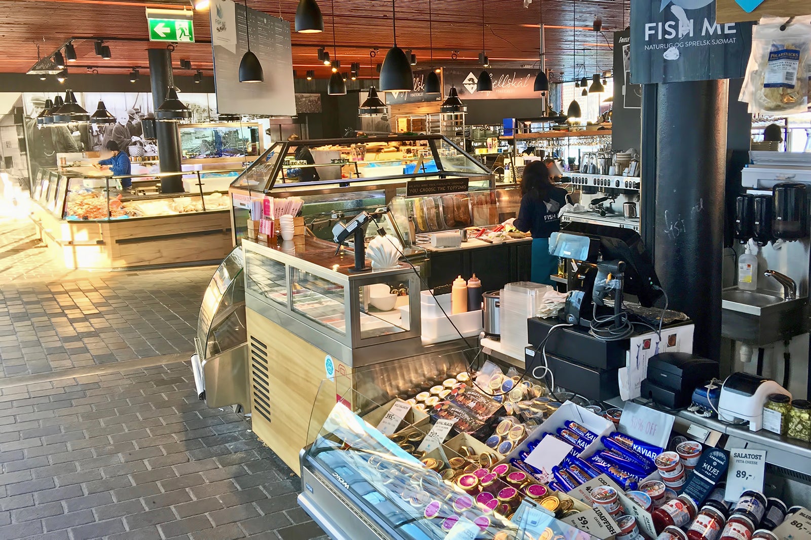 Mathallen i Bergen Nyt byens ferskeste varer med flott utsikt Go Guides