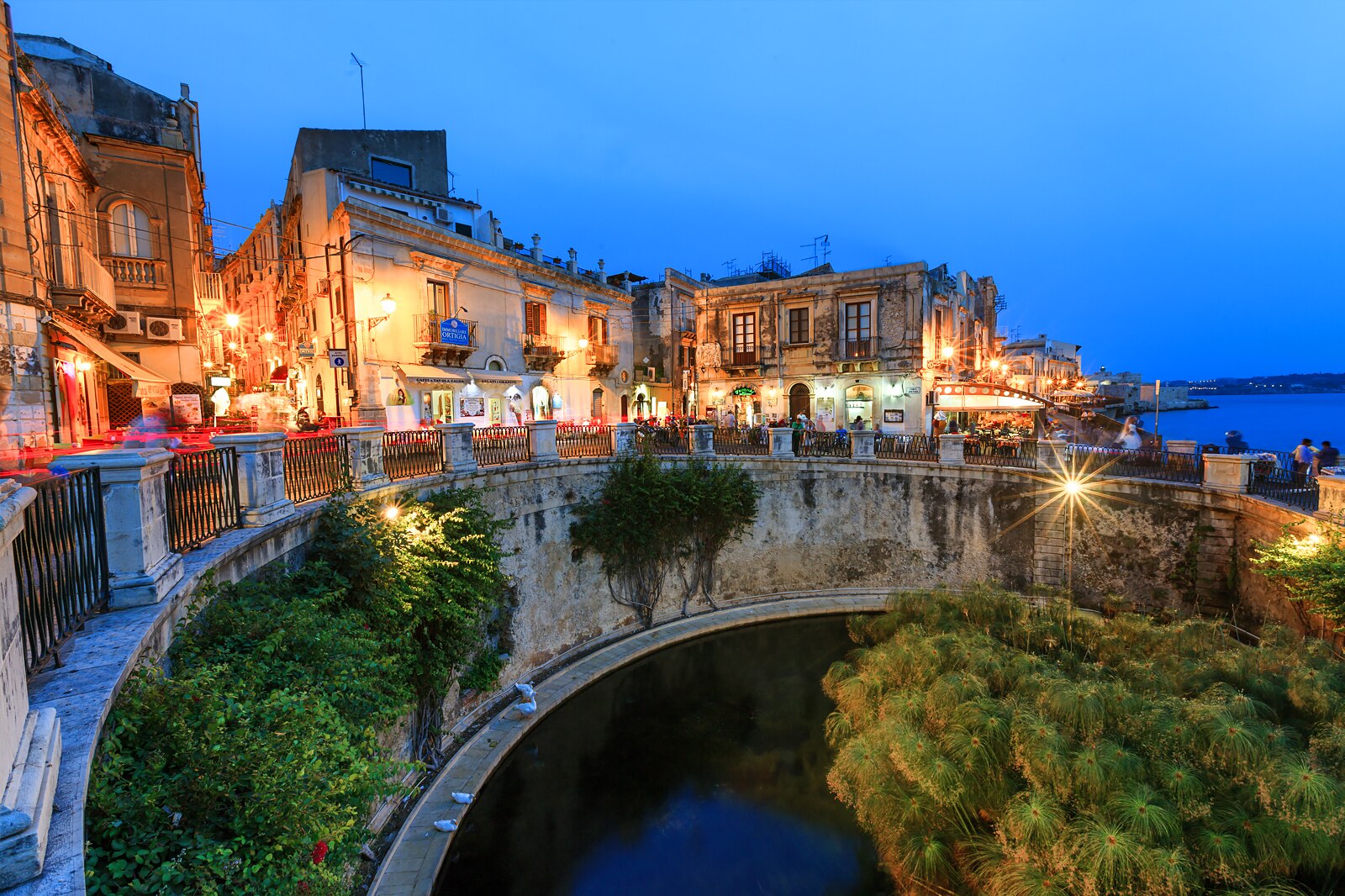 Nightlife In Sicily Sicily Travel Guide Go Guides Nightlife In Sicily Sicily Travel Guide Go Guides