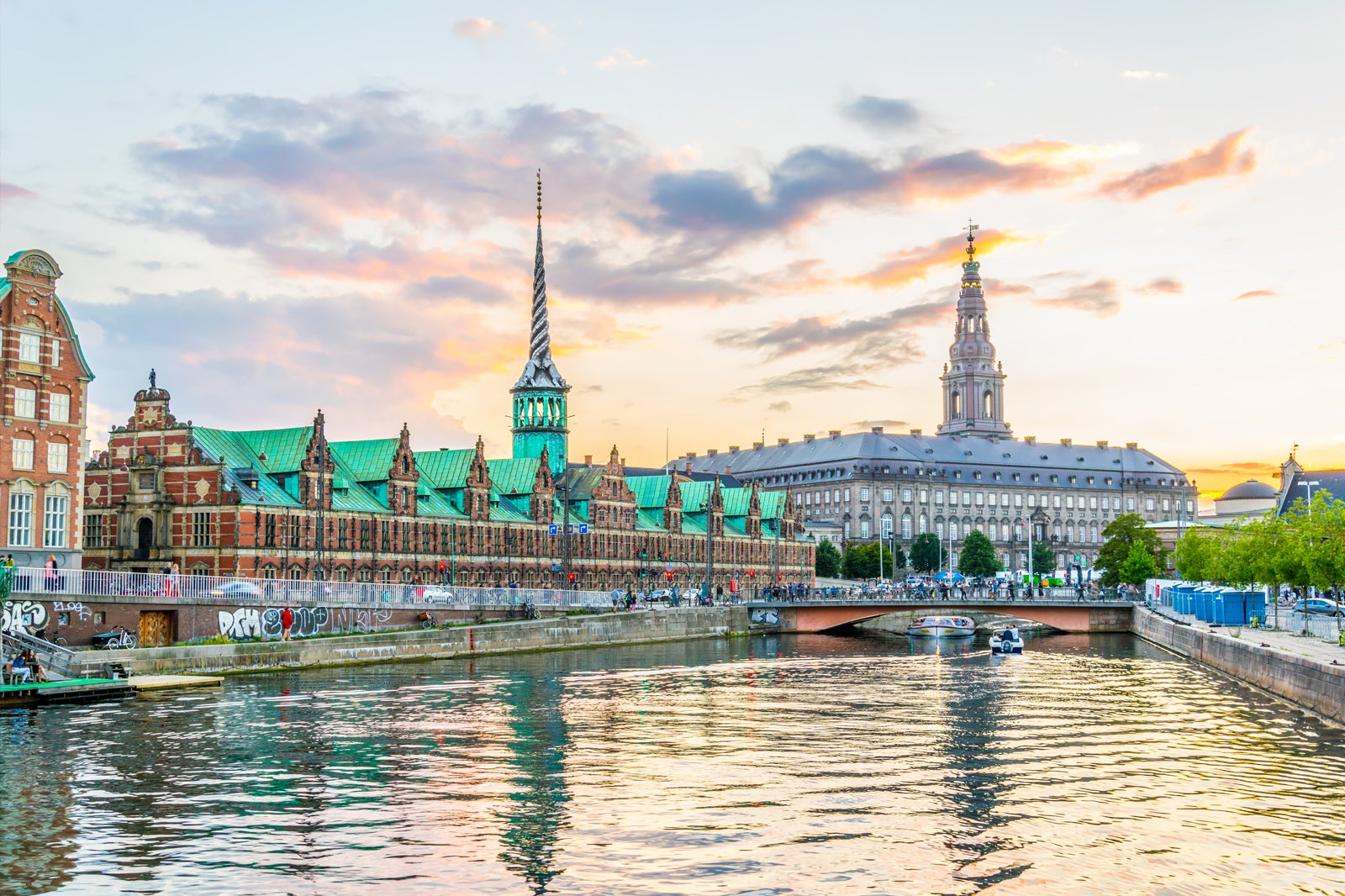 Børsen i København - Sightseeing i dragehalernes skygge – Go Guides