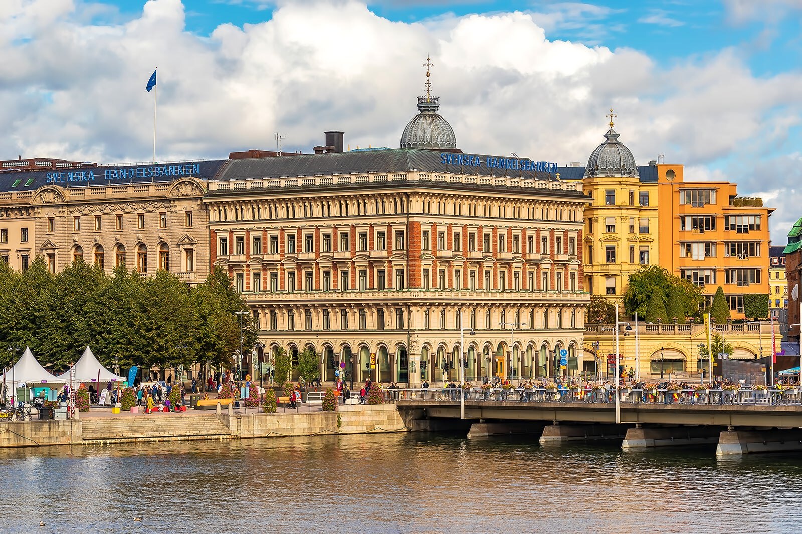 Norrmalm i Stockholm Shopping, grönområden och upplevelser med