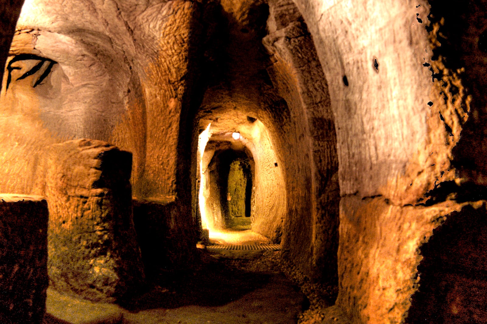 Gilmerton Cove in Edinburgh - Walk One of Edinburgh's Greatest ...