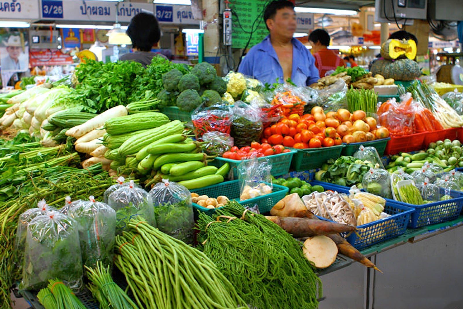 Or Tor Kor Market in Bangkok - Shop at One of the World's Best Fresh  Markets - Go Guides