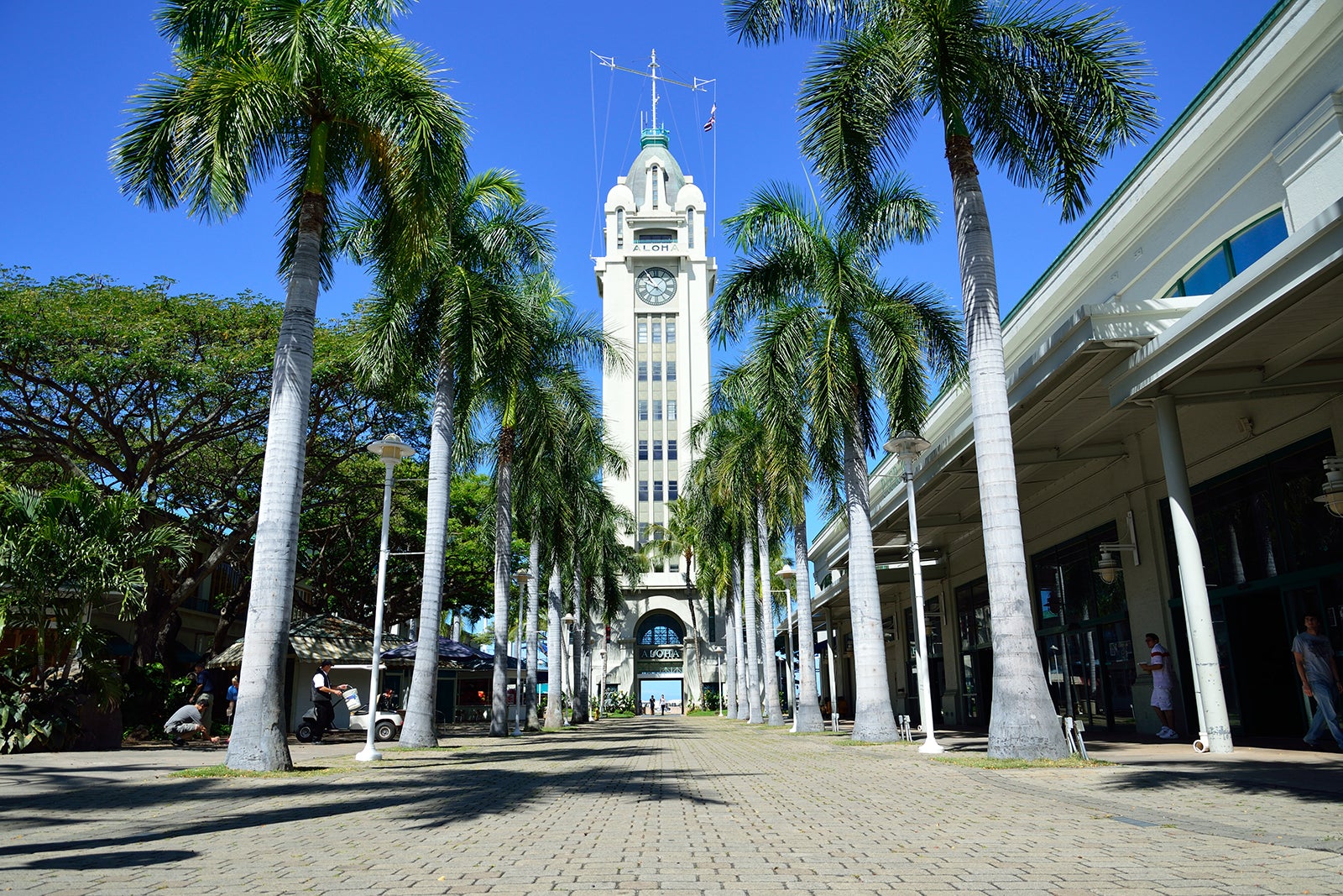 Aloha Tower Visit A Retired Lighthouse Go Guides