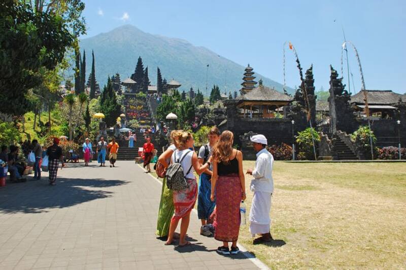 Budget Friendly Trip for Indonesia: Insider Travel Tips - Exploring local street food and budget-friendly dining options