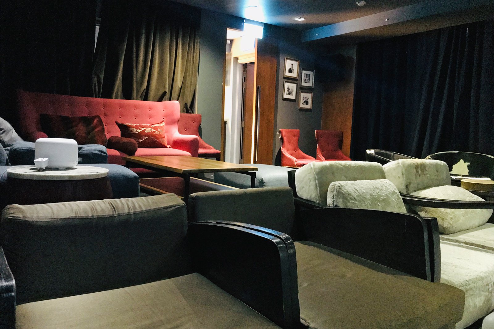 Screening Room Singapore Rooftop Bar Movie Theater And Restaurant In One Go Guides