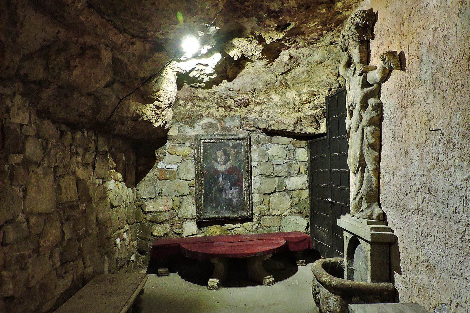 Labyrinth under the Buda Castle Hill - Budapest Cave Tour - Buda Castle