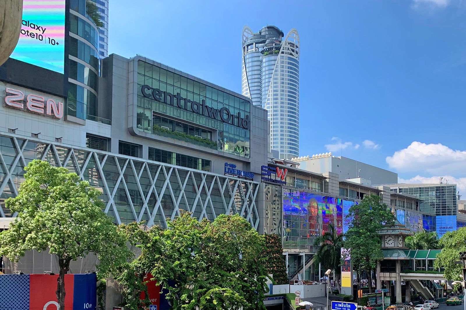 Centralworld Bangkok Shop At One Of Bangkok S Largest Shopping Malls Go Guides