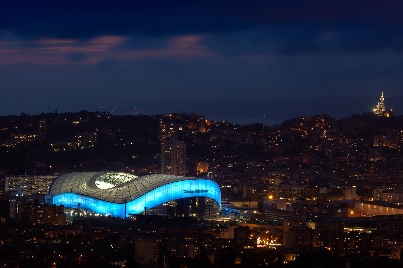 JE CONSTRUIS LE STADE DE L'OLYMPIQUE DE MARSEILLE ( ORANGE VELODROME ) 