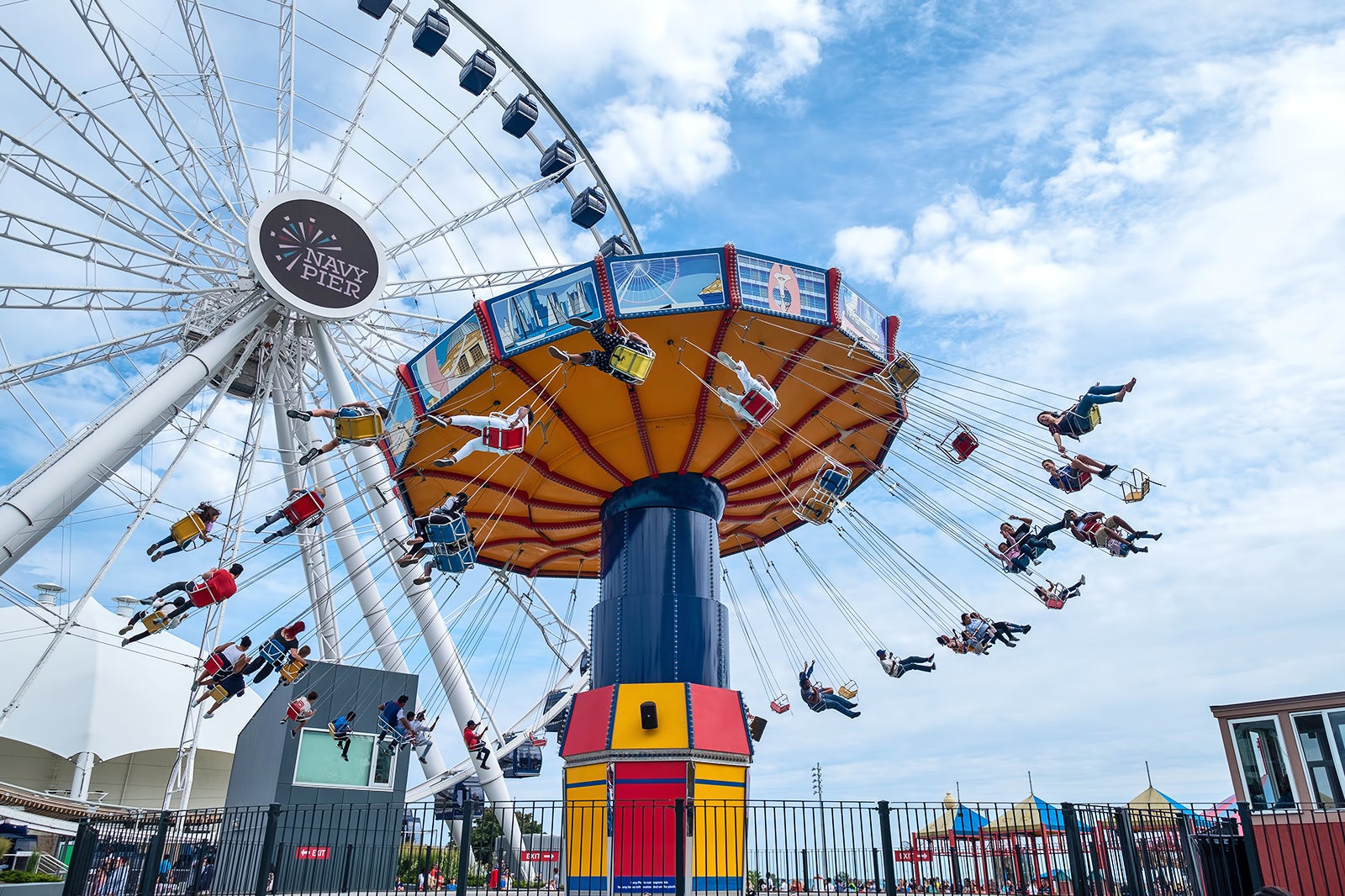 Centennial Wheel in Chicago - Discover the Sights From This Iconic