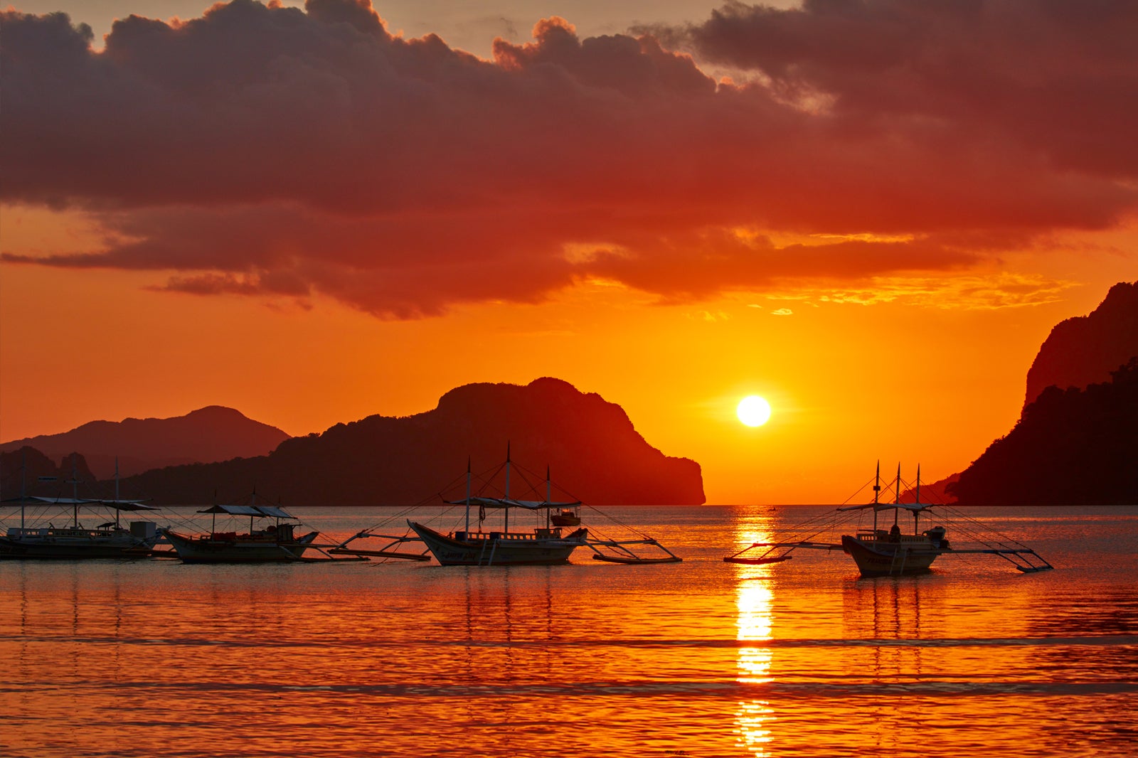 Nightlife In Palawan - Palawan Travel Guide - Go Guides