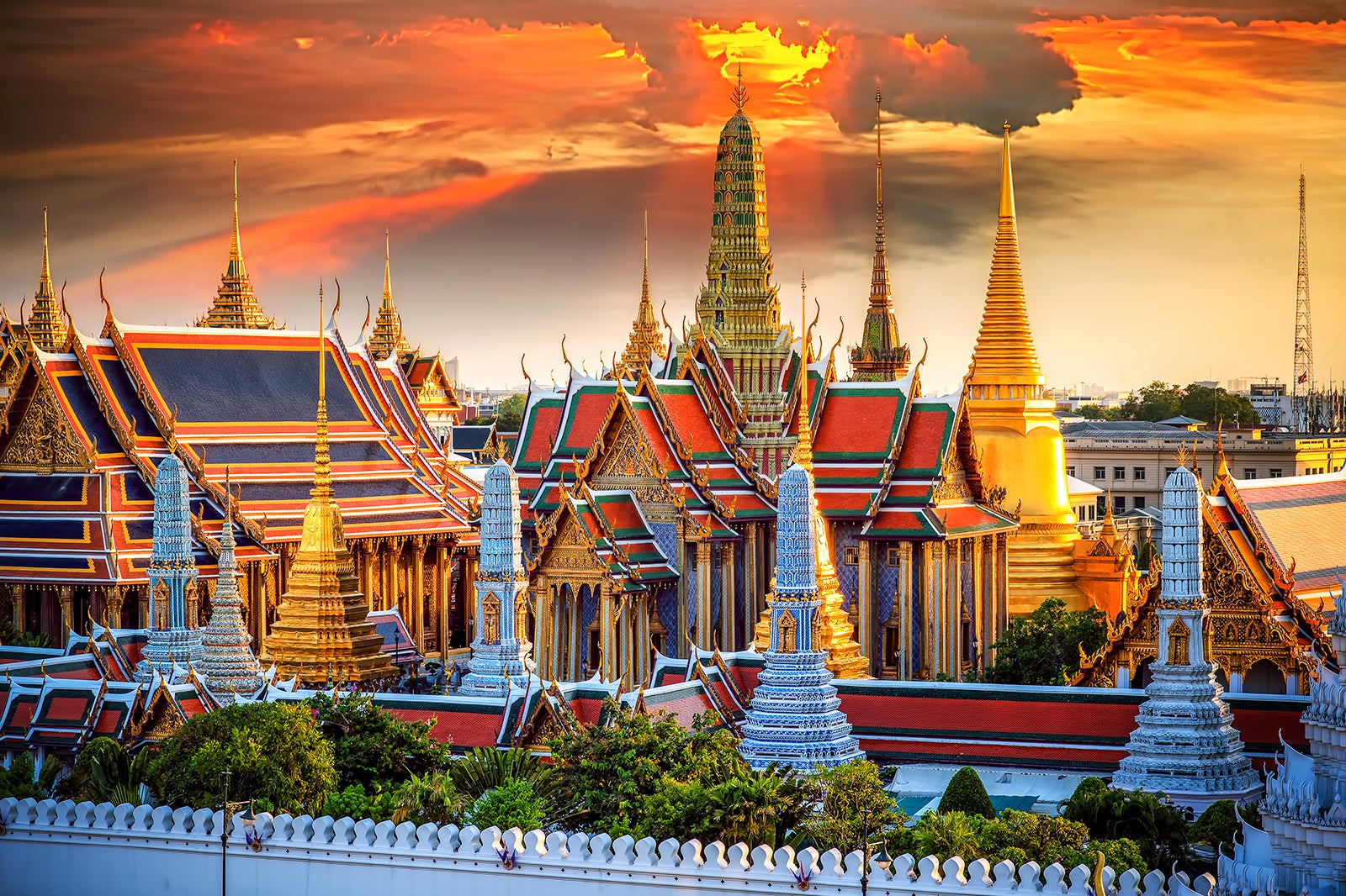 Wat Phra Kaew in Bangkok - Discover the Temple of the Emerald Buddha ...