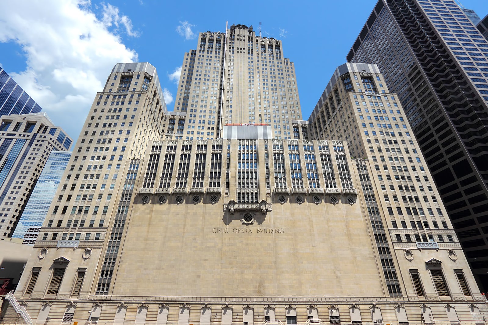 Lyric Opera Of Chicago Enjoy A World Class Opera Show In A Beautiful Historic Building Go Guides Lyric Opera Of Chicago Enjoy A World Class Opera Show In A Beautiful Historic Building Go Guides