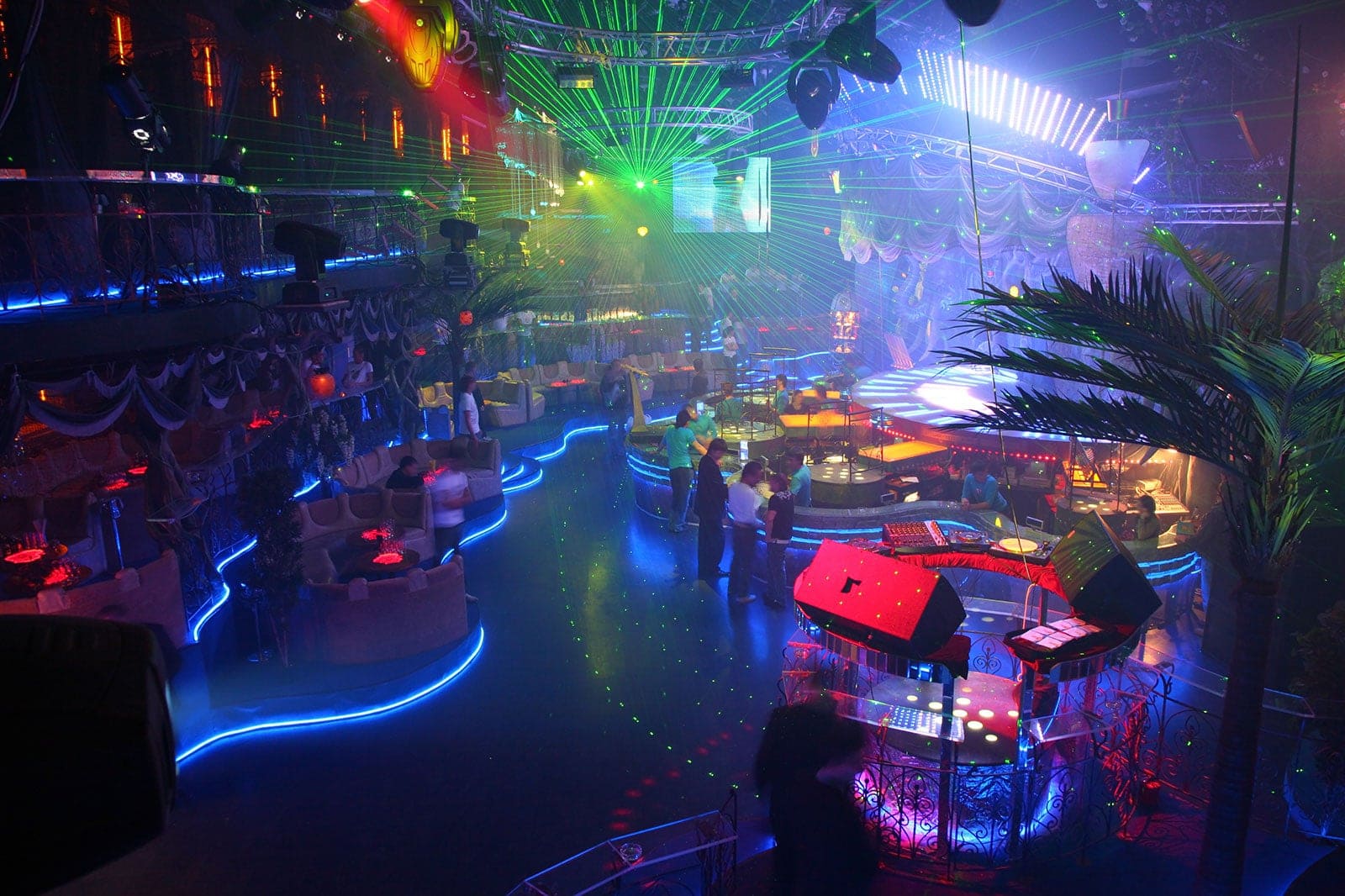 10 Best Nightclubs in Sydney - Where to Party at Night in Sydney? - Go ...