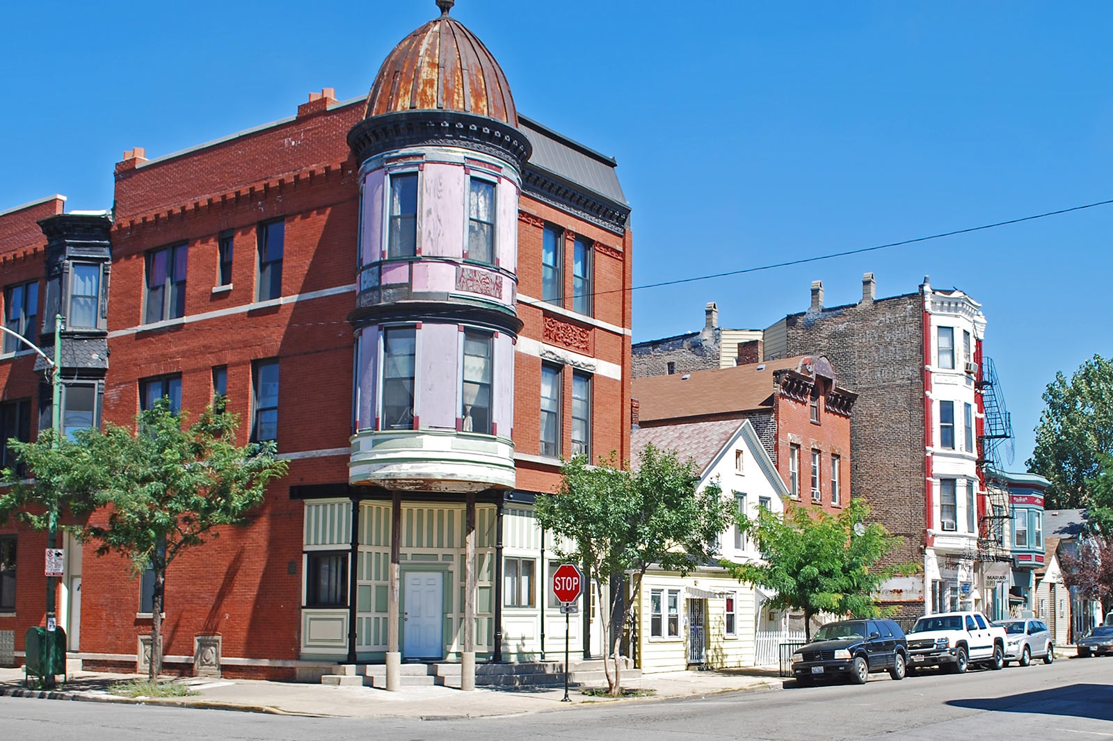 walking tour of pilsen chicago