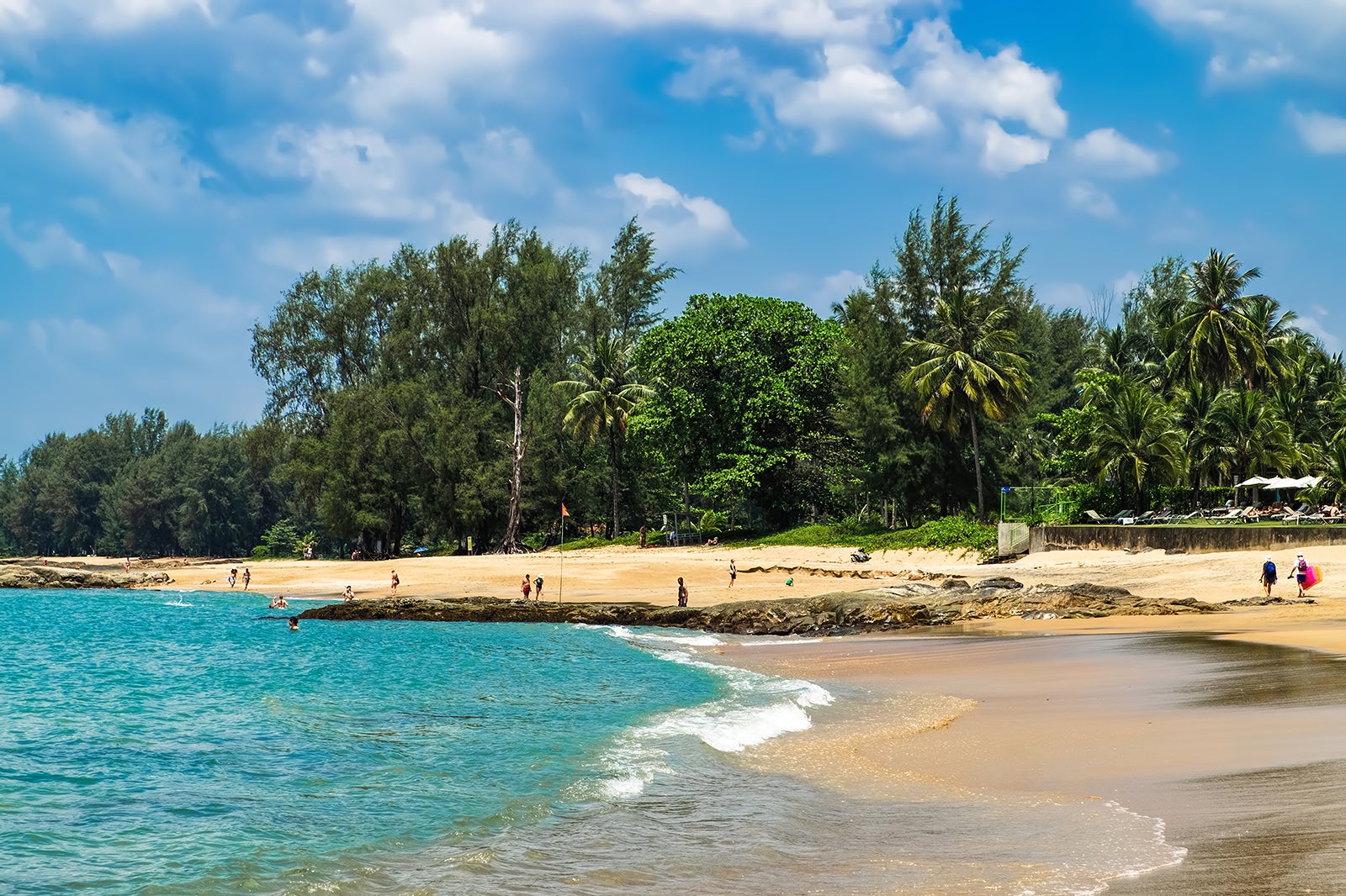 thai beach travellers