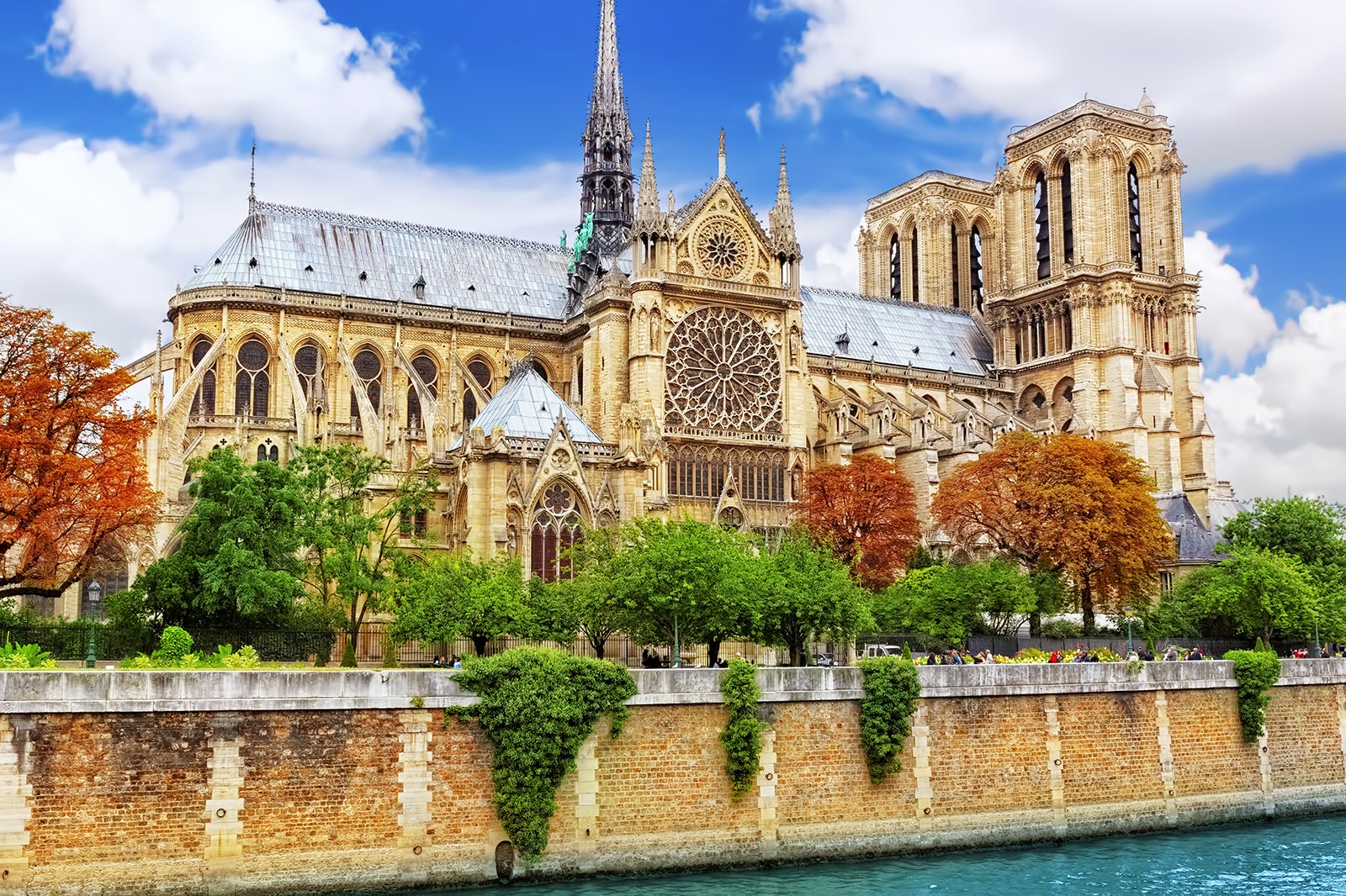 Notre Dame Cathedral in Paris - Picturesque Landmark on the Île de la Cité - Go Guides