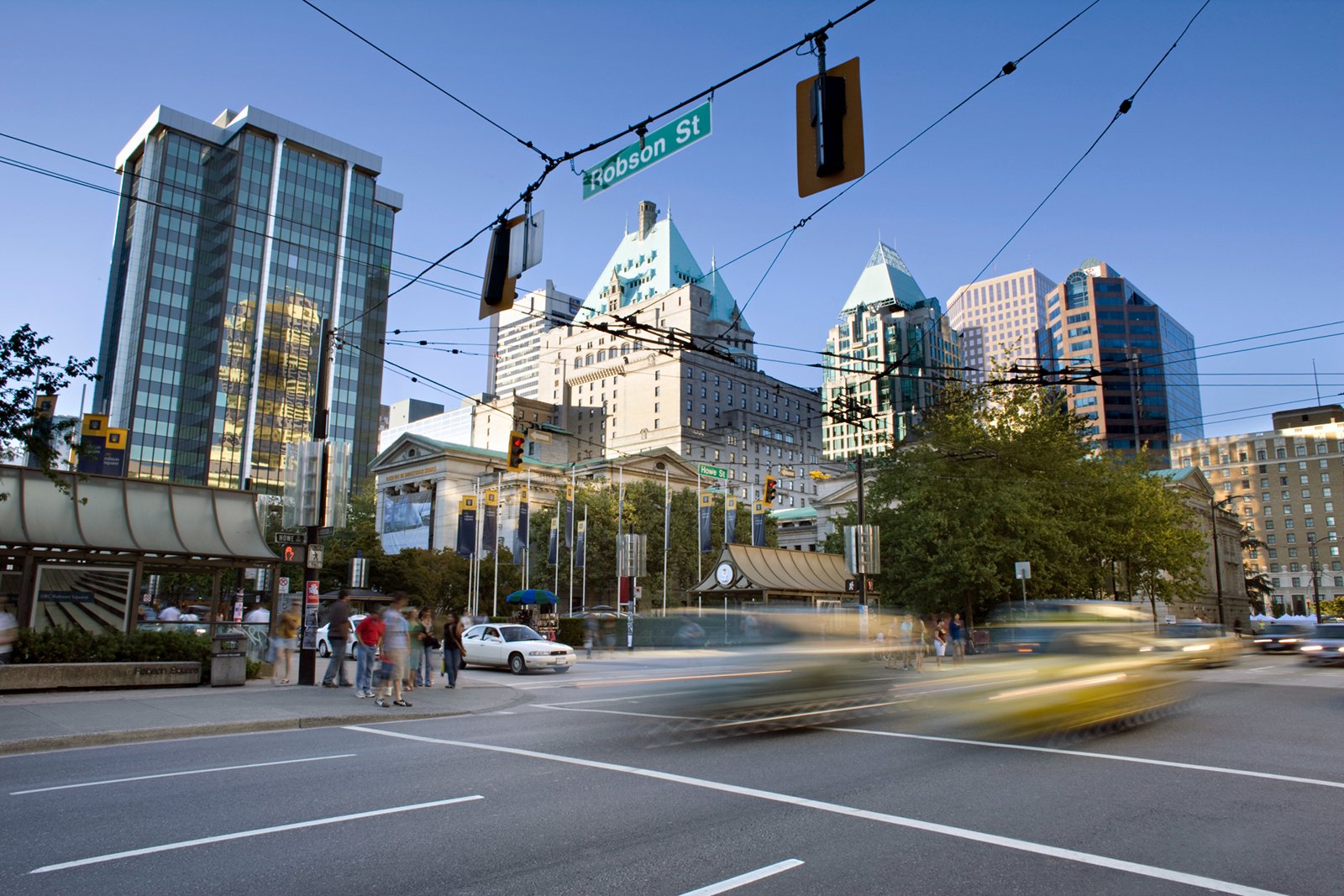 Winter in Vancouver, Shopping season on Robson street.