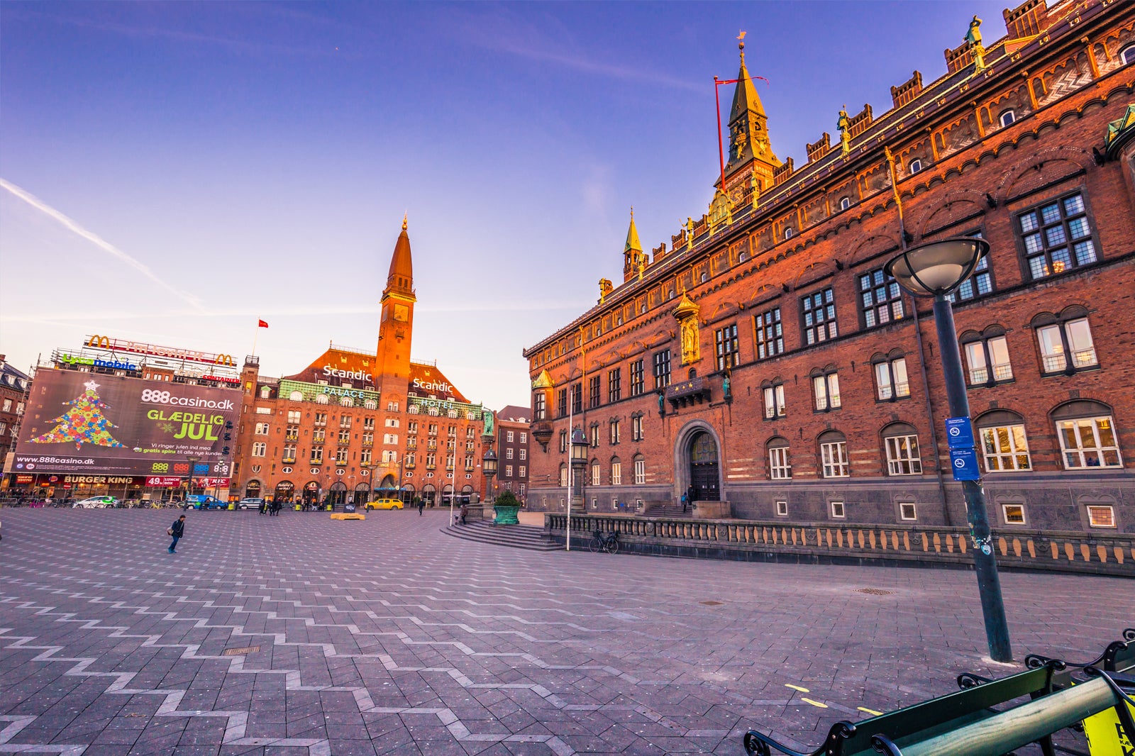 Rådhuspladsen I København - Hovedstadens Største Og Mest Befærdede ...