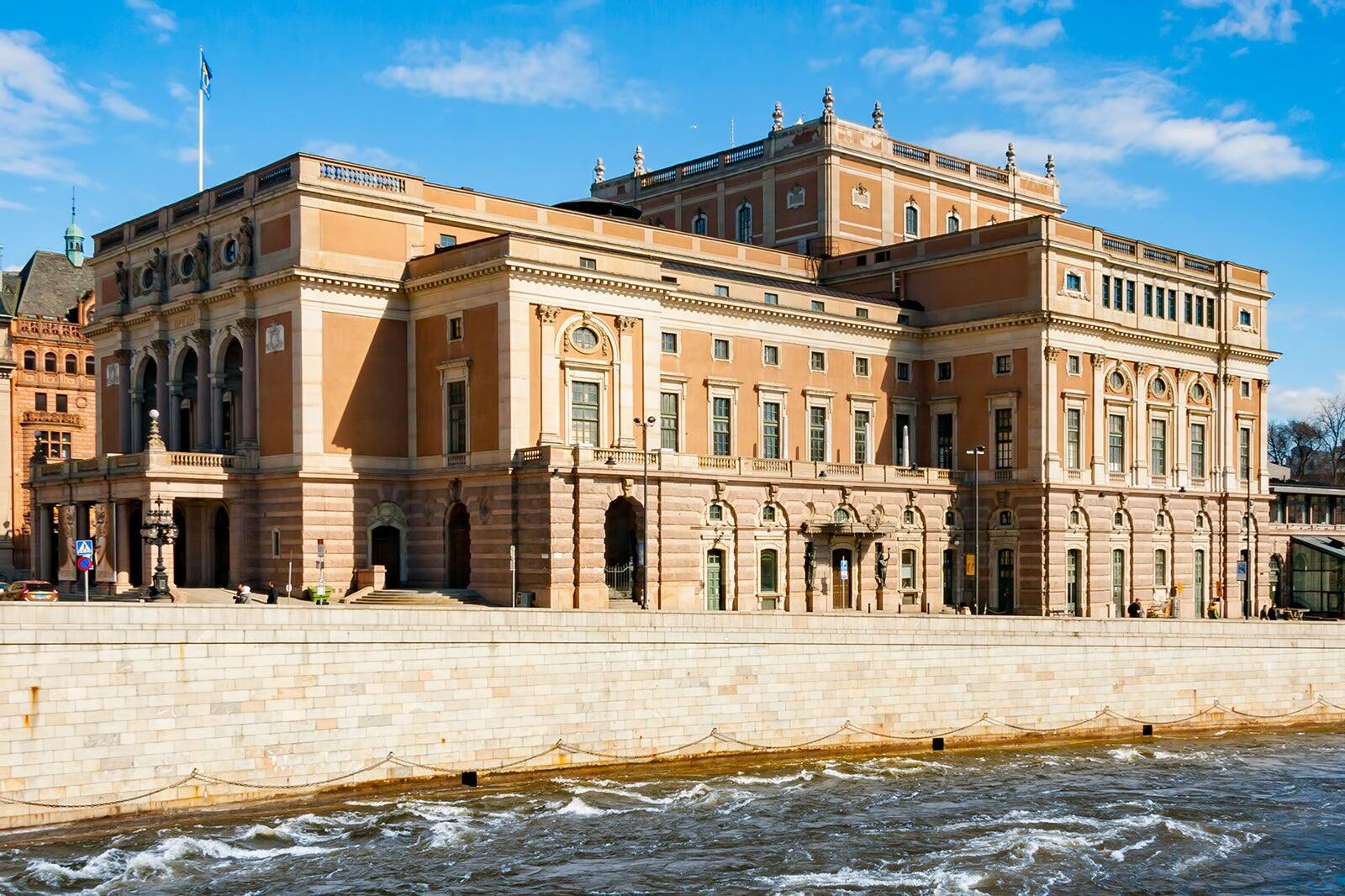 Kungliga Operan i Stockholm - Sveriges guldglänsande nationalscen för ...