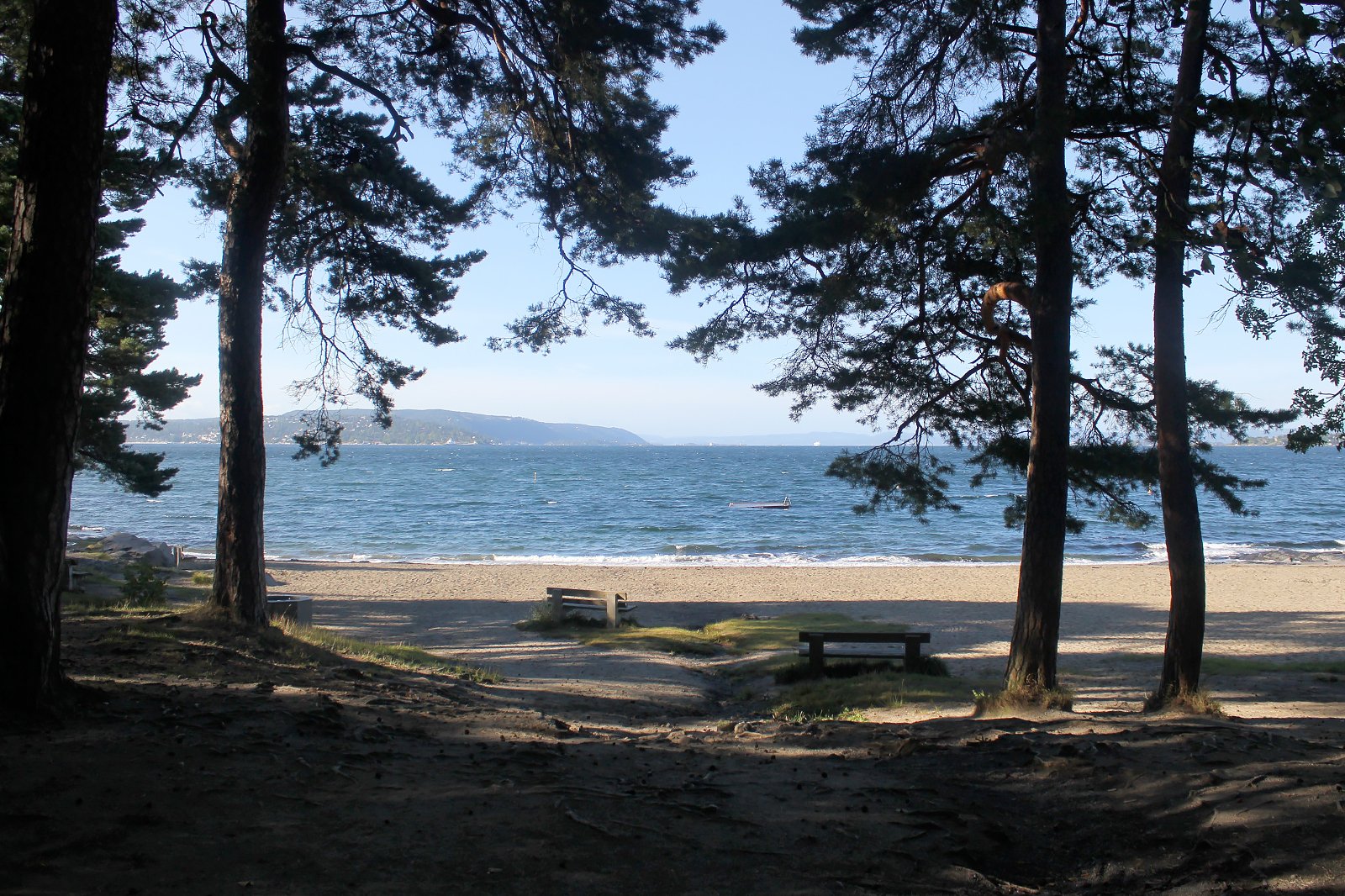 Huk & Paradisbukta beach, Beaches