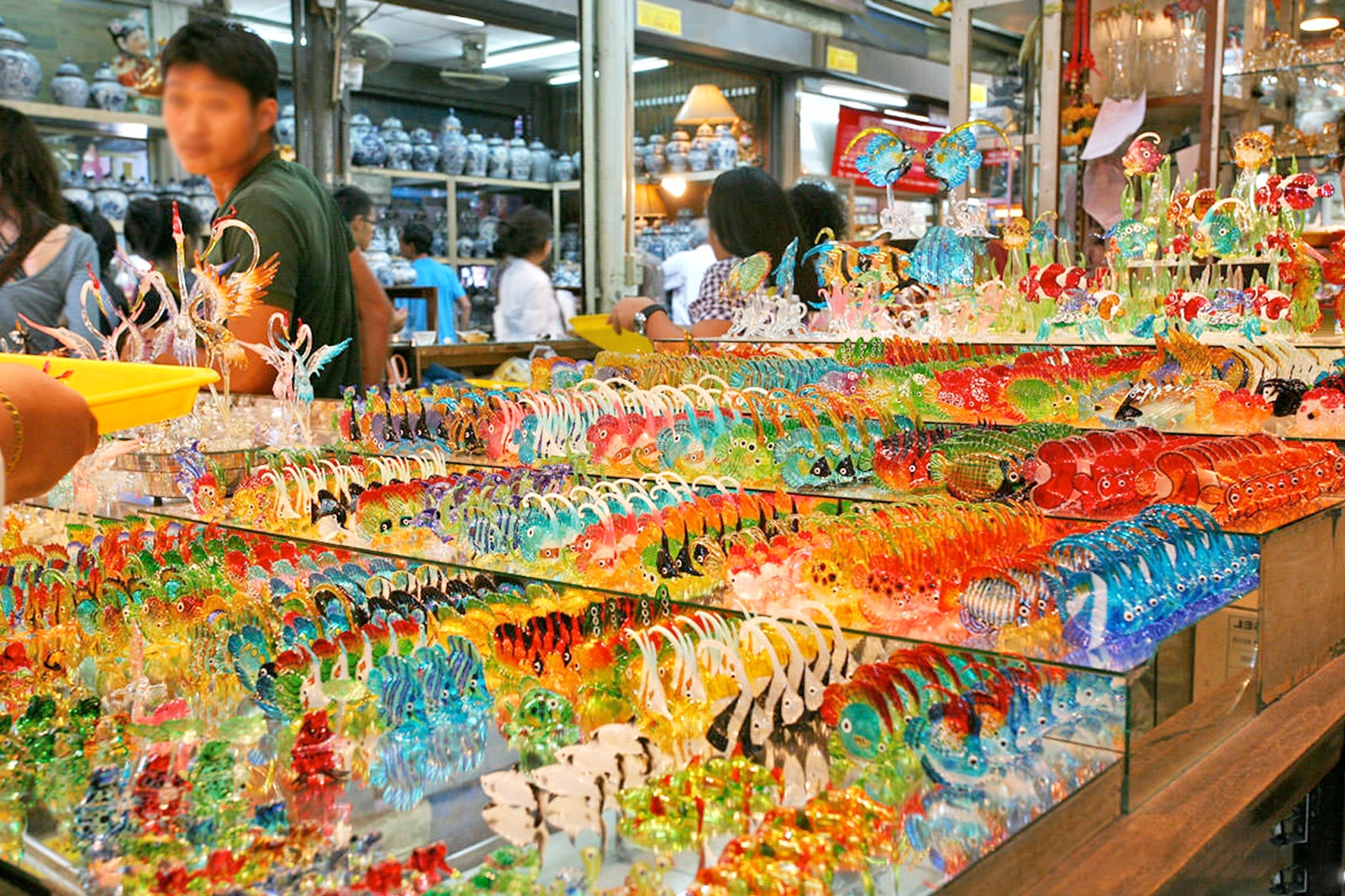 Saturday at Bangkok's Chatuchak market - BBC Travel