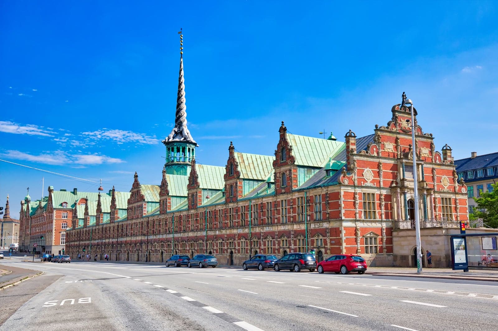 B rsen I K benhavn Sightseeing I Dragehalernes Skygge Go Guides b-rsen-i-k-benhavn-sightseeing-i-dragehalernes-skygge-go-guides