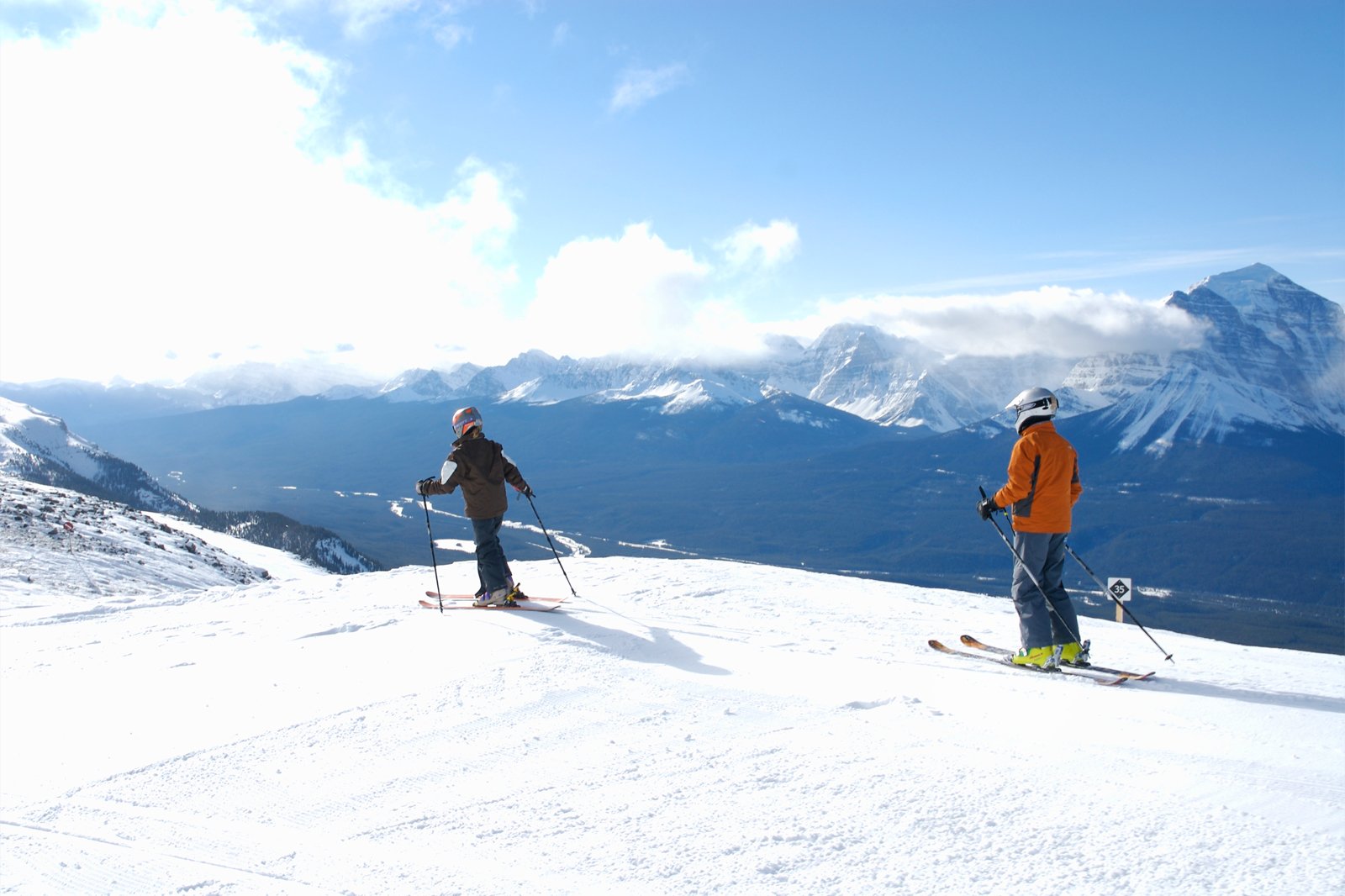 42 CHOSES FAIRE BANFF AU CANADA intelligence overview