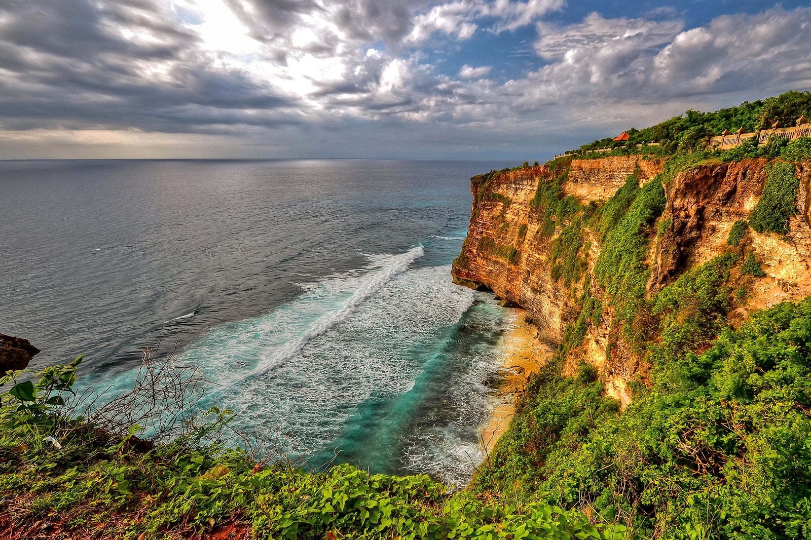 uluwatu tourist spot