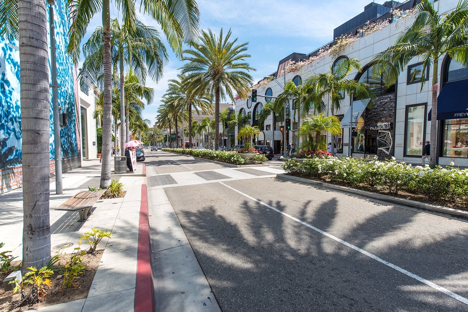 Rodeo Drive in Beverly Hills - A Luxurious Shopping Hub in Los Angeles ...