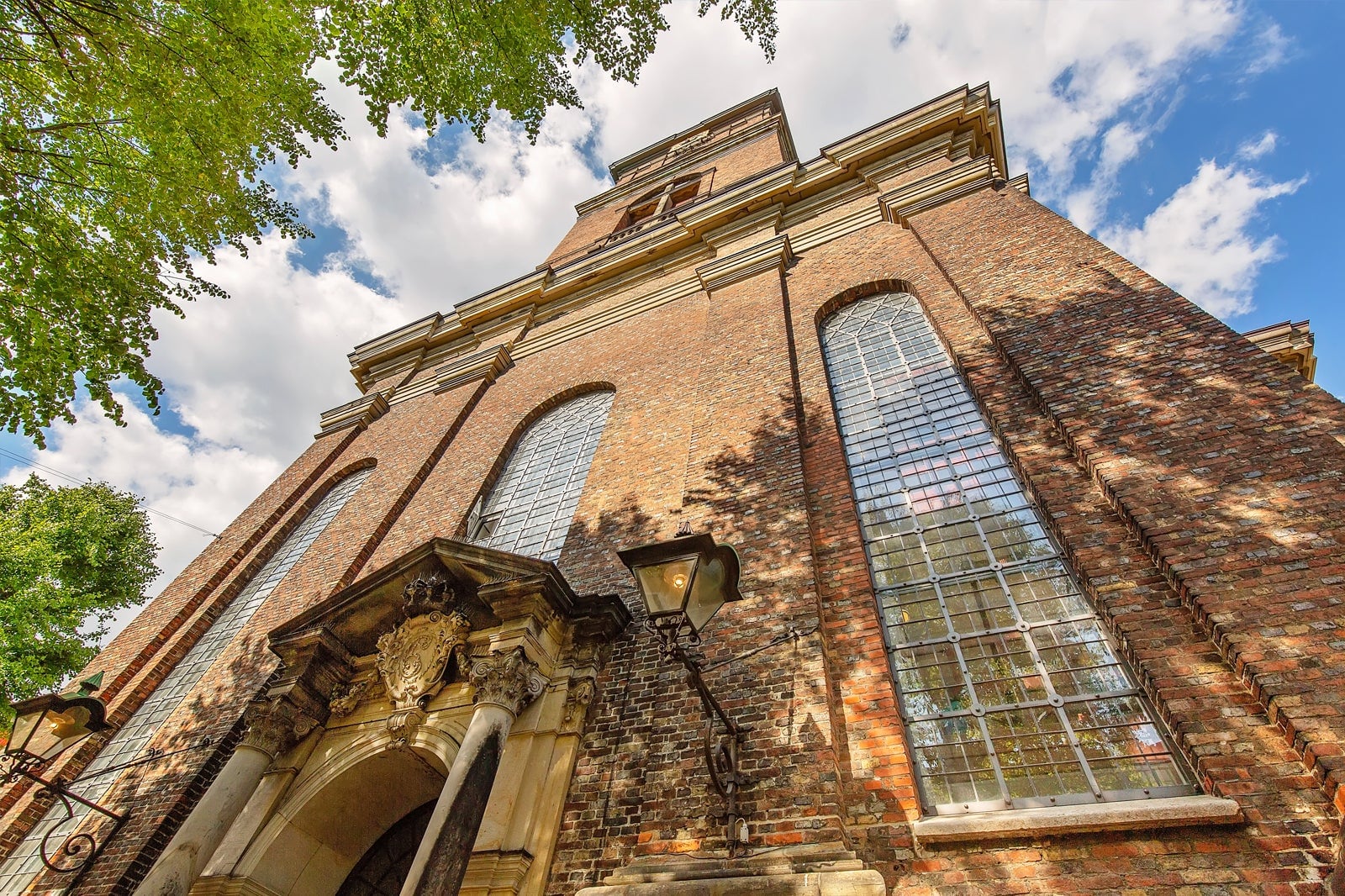 Vor Frelsers Kirke I K benhavn Et Vartegn Med Et Velkendt Snoet Spir vor-frelsers-kirke-i-k-benhavn-et-vartegn-med-et-velkendt-snoet-spir