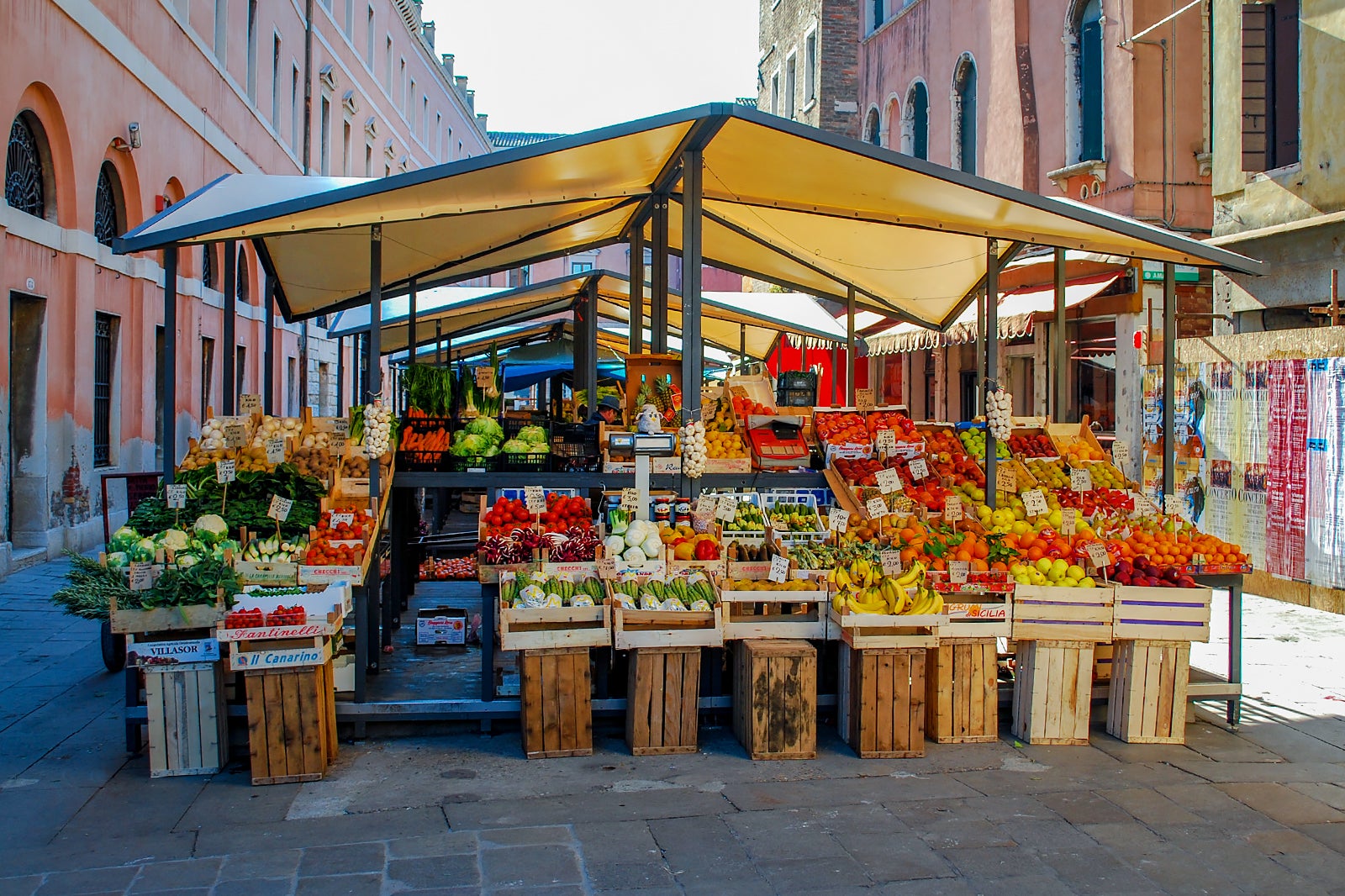 10 Best Markets in Venice - Where to Go Shopping like a Local in