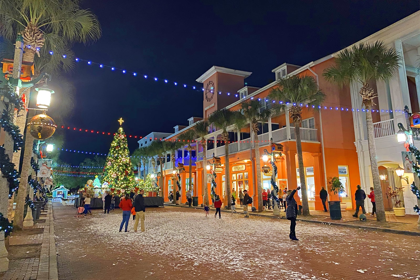 10 Best Places To Celebrate Christmas In The US Where To Meet Santa 