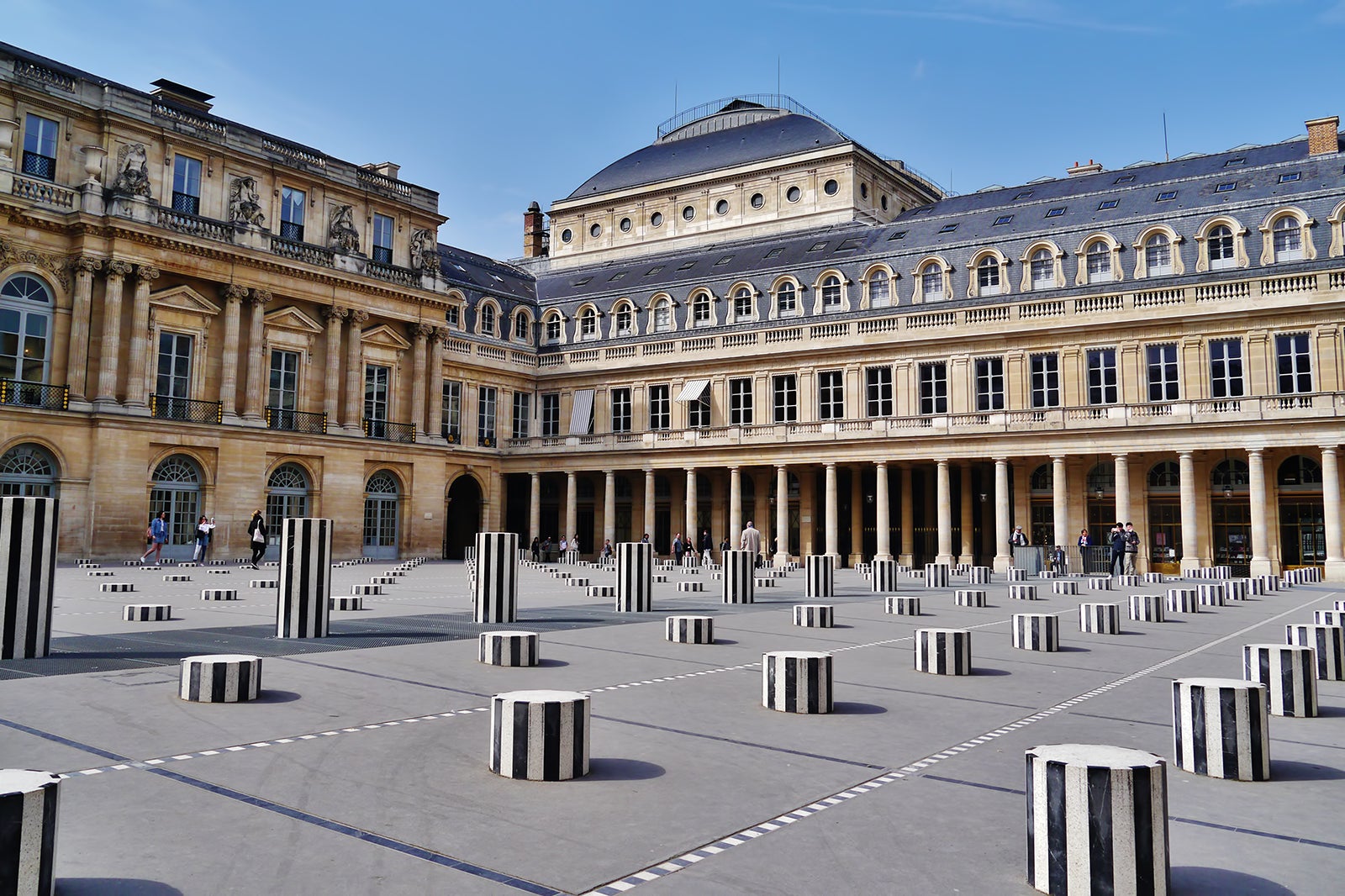 PALACIO REAL PARIS FRANCIA