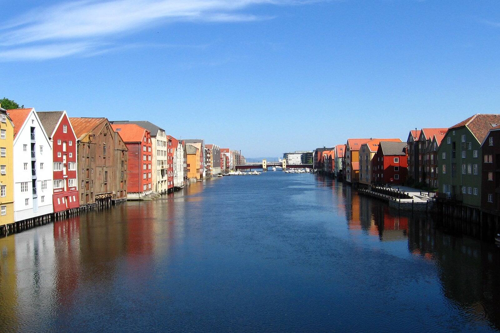 Nidelva i Trondheim Utforsk elva som renner rett gjennom Trondheim