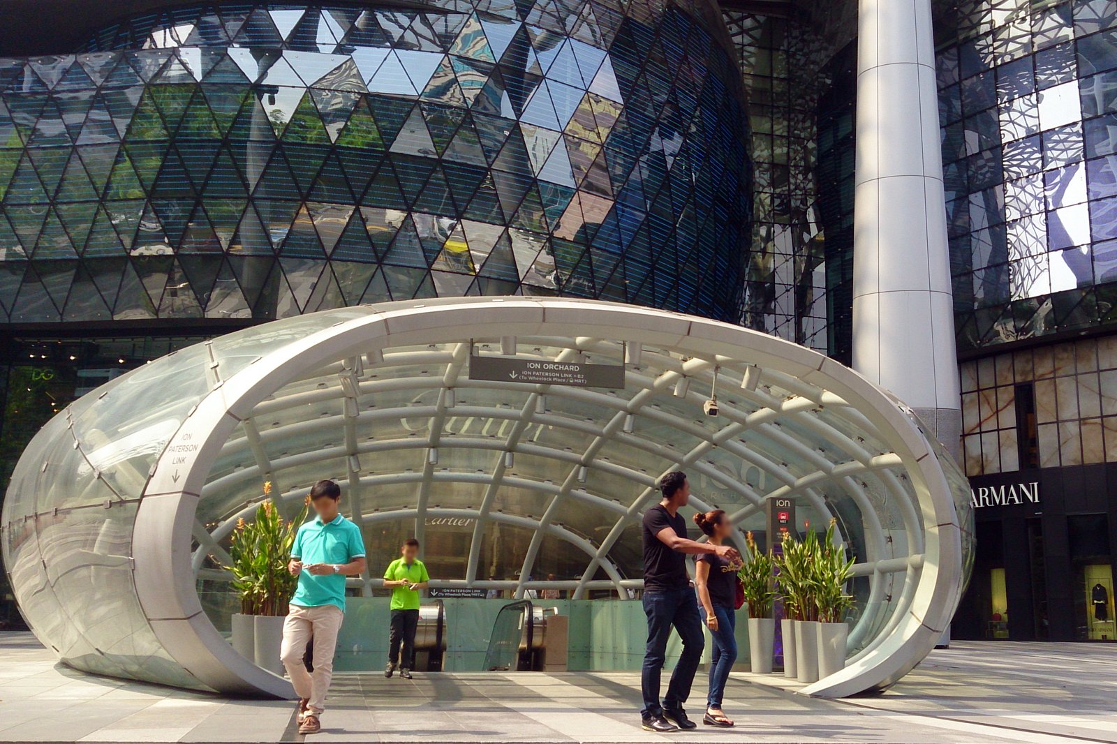 SINGAPORE -NOVEMBER 18: Louis Vuitton Store At ION Orchard