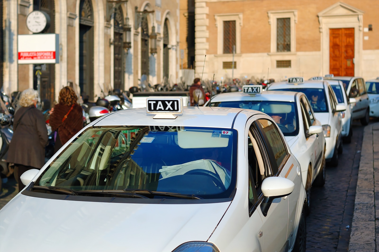 All You Need to Know Before You Take a Taxi in Rome - How to Get Around ...