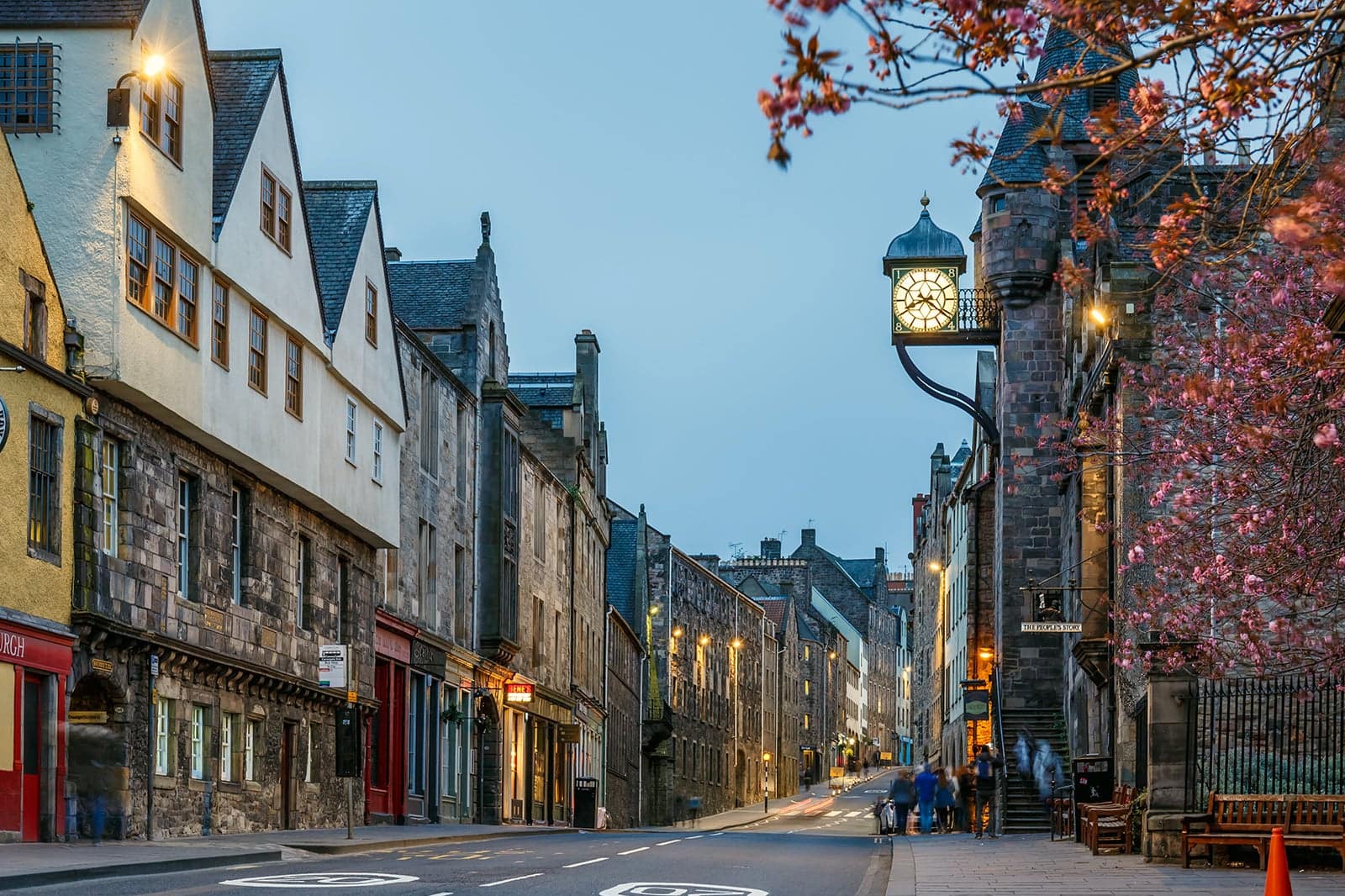 The Royal Mile In Edinburgh The Busiest Street In Edinburgh s Old the-royal-mile-in-edinburgh-the-busiest-street-in-edinburgh-s-old