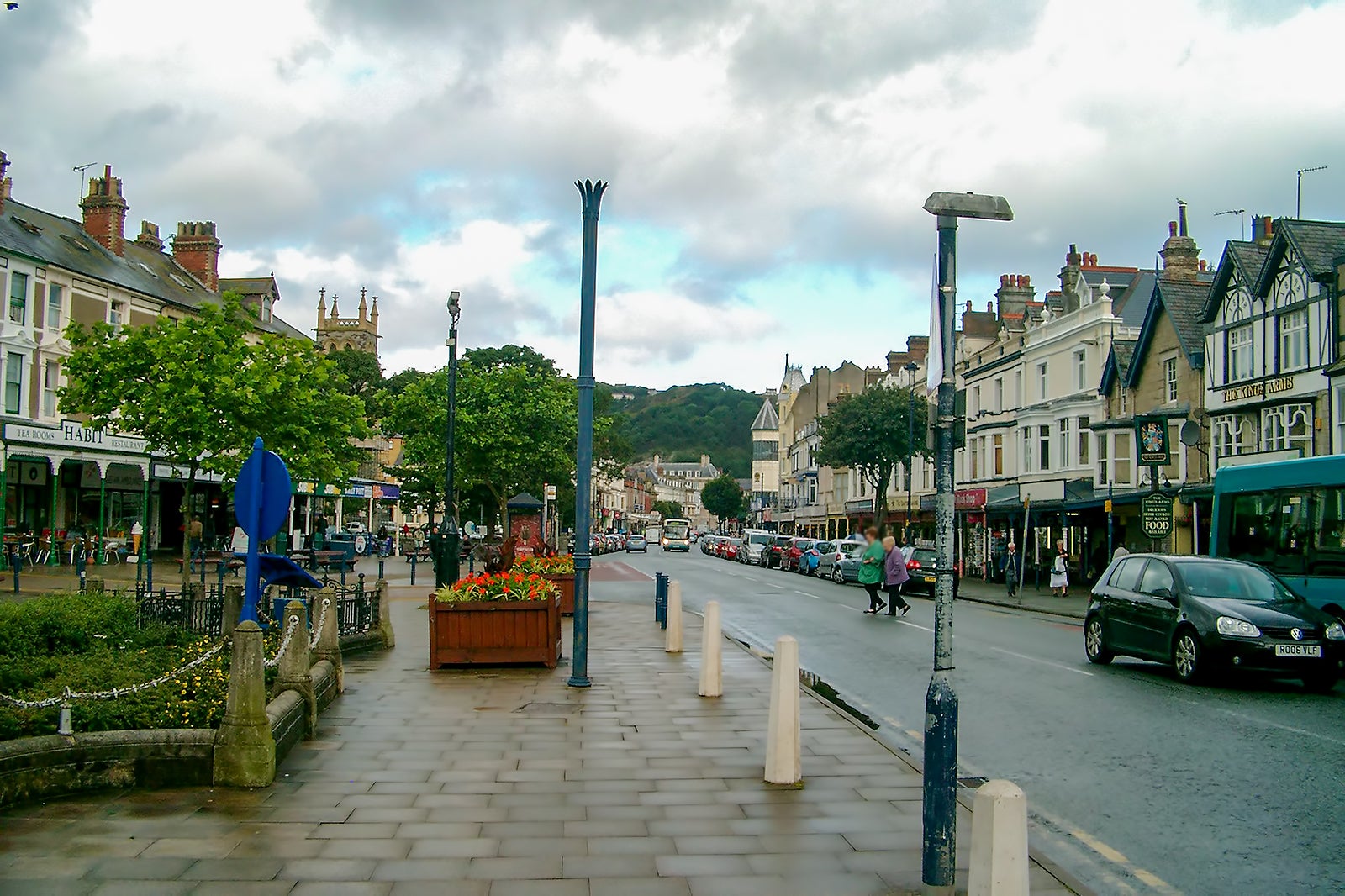 shopping-in-llandudno-north-wales-44-off