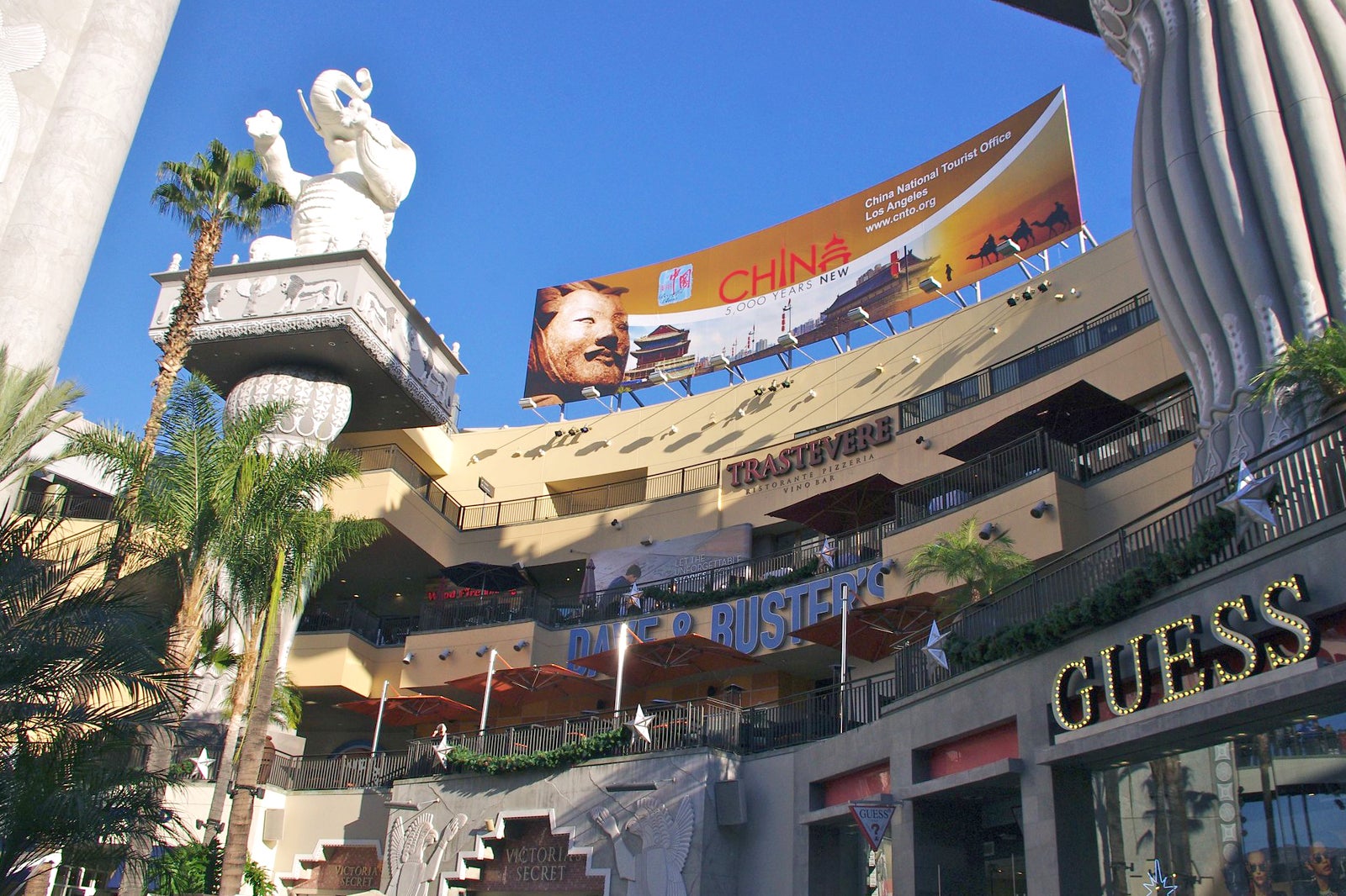 DODGERS CLUBHOUSE - 6801 Hollywood Blvd, Los Angeles