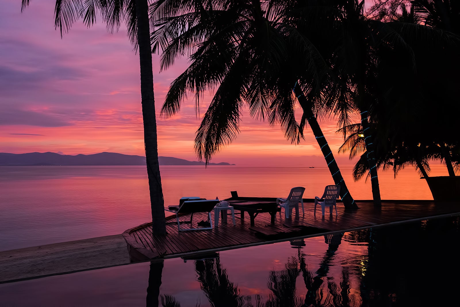 10 Best Bars, Live Music and Nightclubs in Koh Phangan - Where to Party