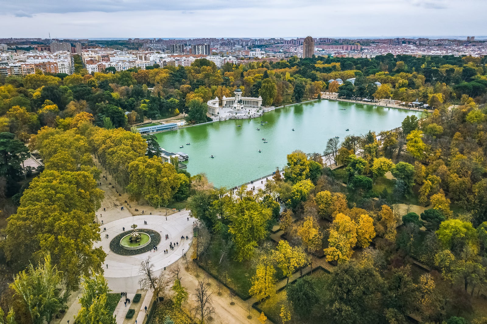 El Retiro Park - Madrid's Most Beautiful Park