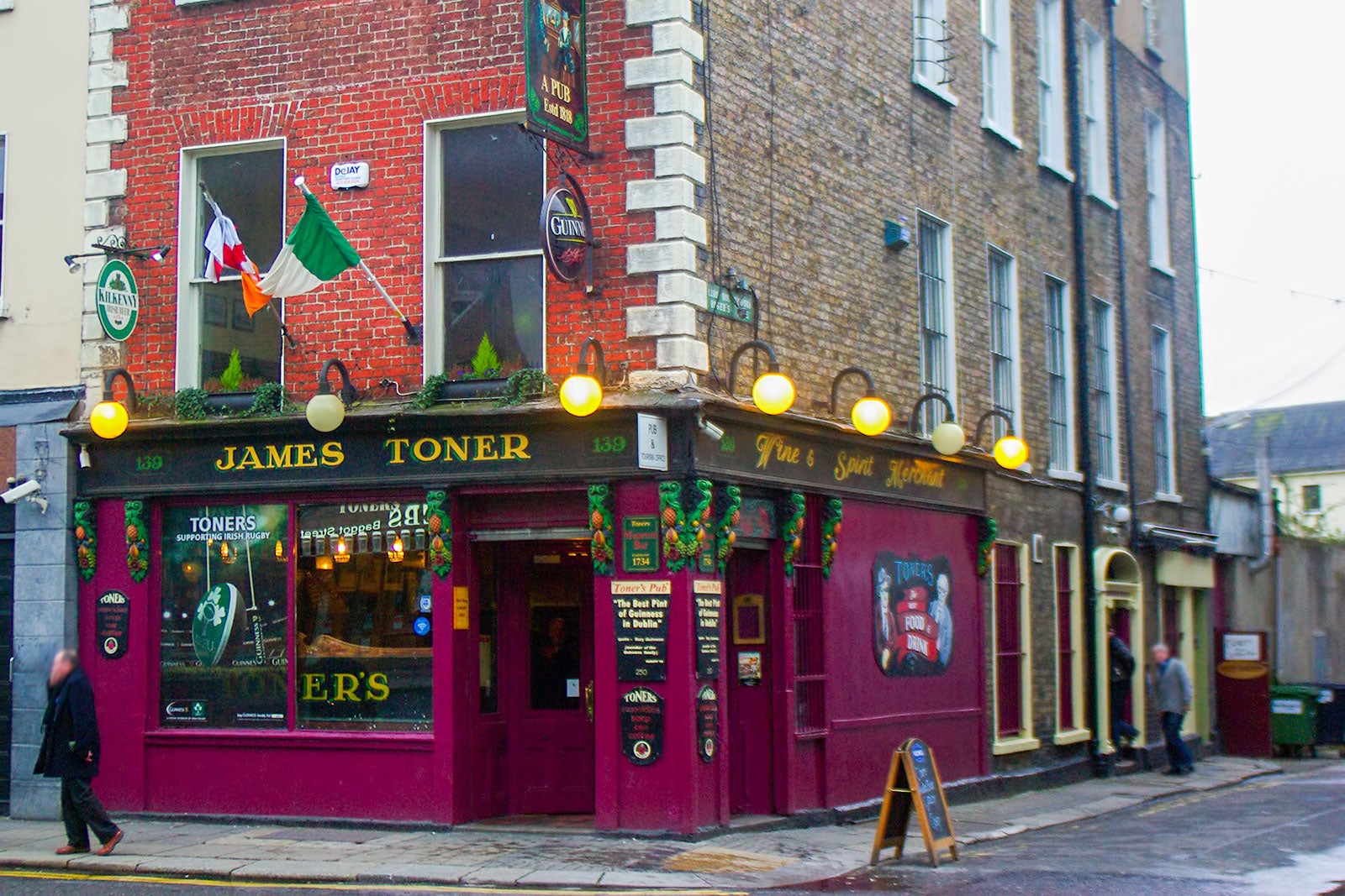 10 Most Iconic Pubs In Dublin Where To Enjoy A Pint In A Traditional 