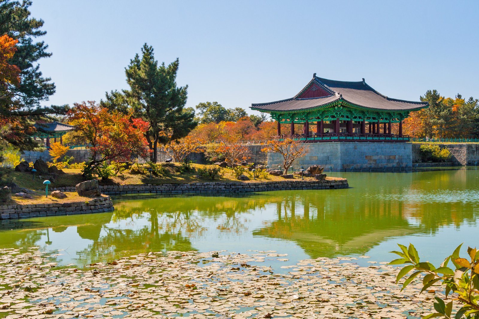 Teen girls in Gyeongju