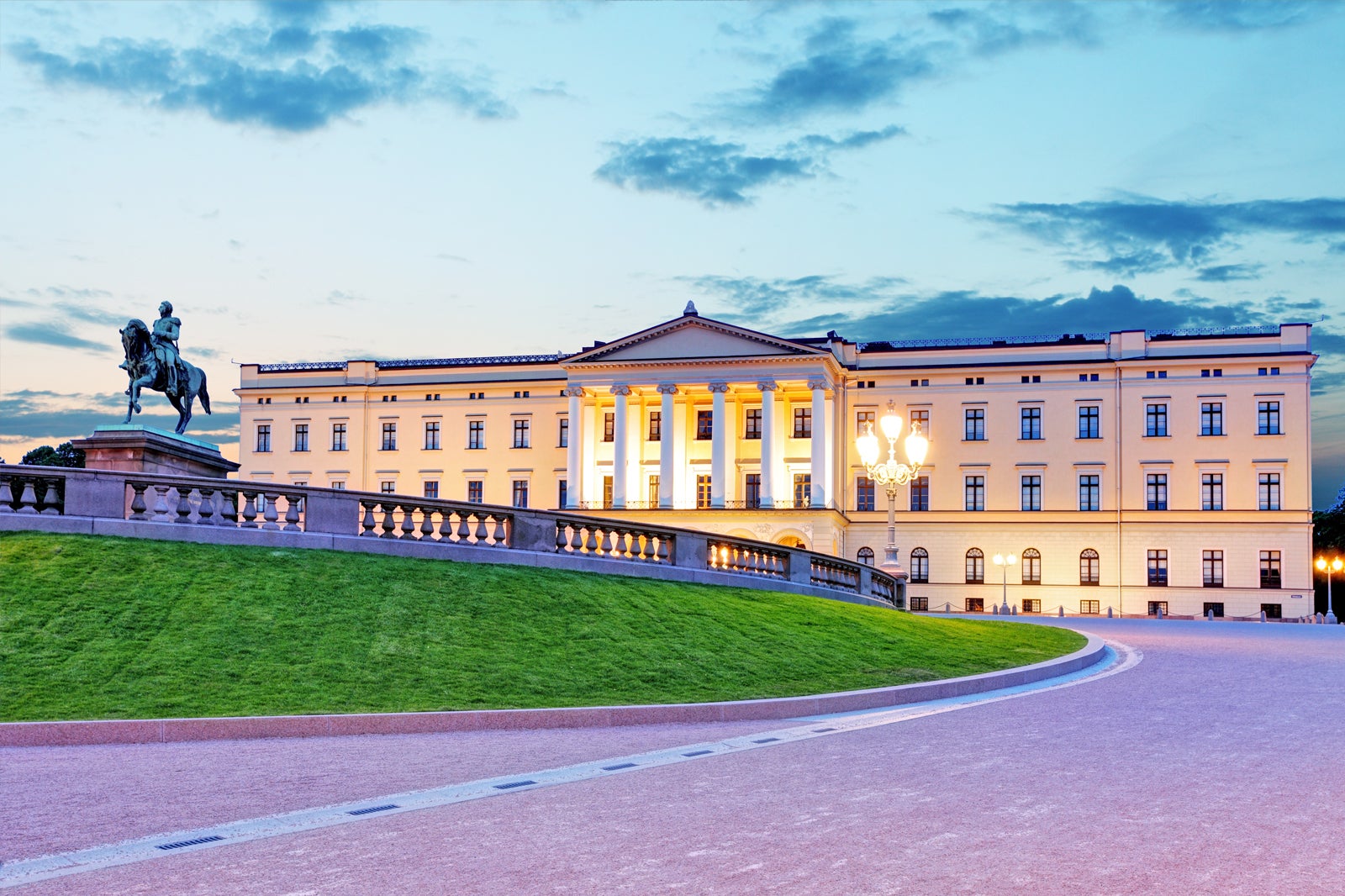 Det Kongelige Slott I Oslo - Opplev Den Fascinerende Historien Til De ...