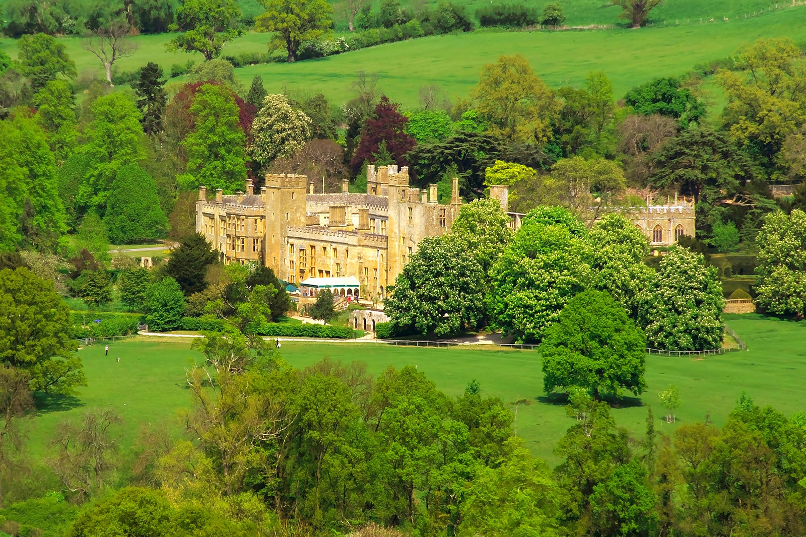 10 Best Castles and Ancient Ruins in the Cotswolds Step Back into the Cotswolds’ Past at These